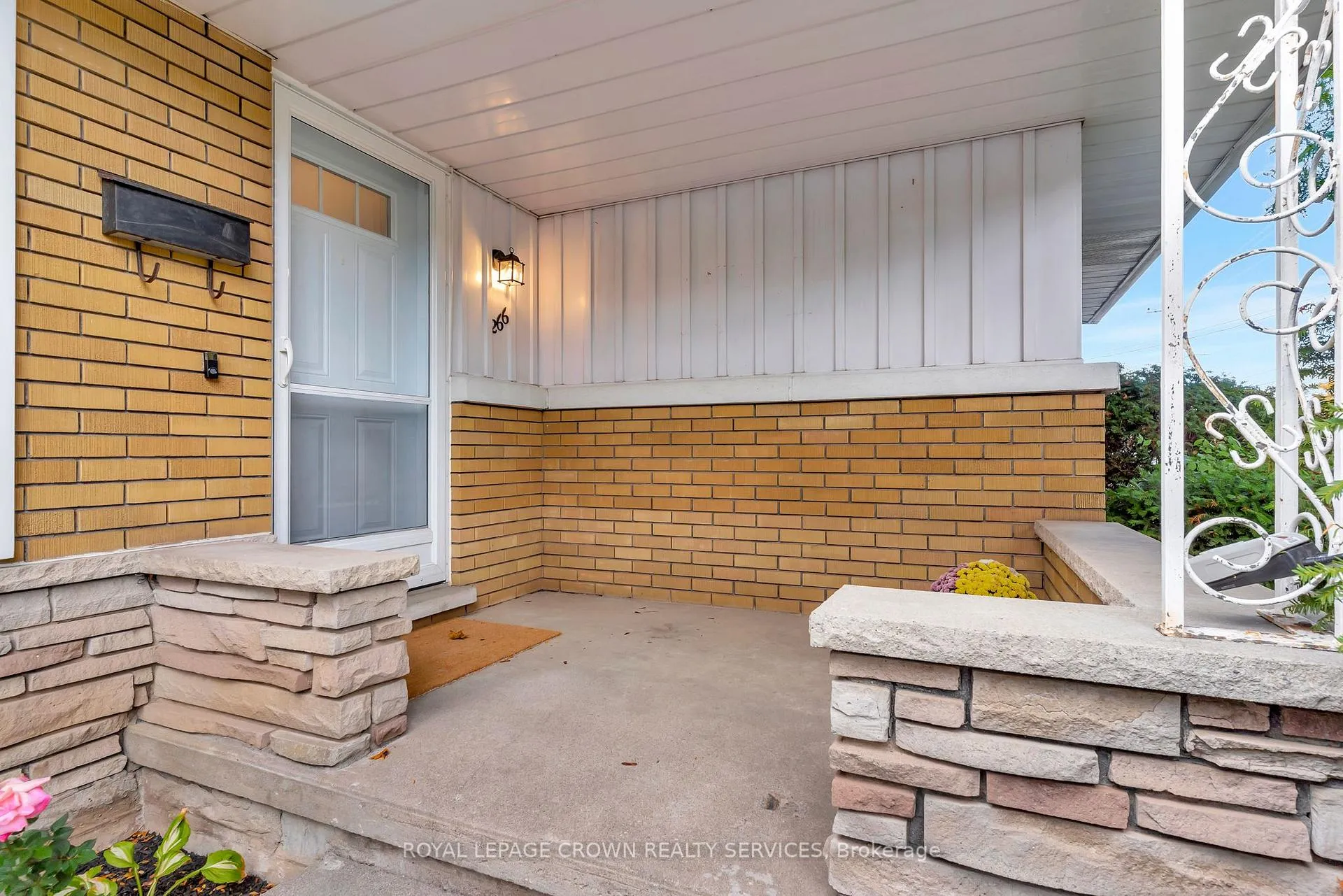 Photo 3 of 266 Franklin Street N, Kitchener — HOMEH