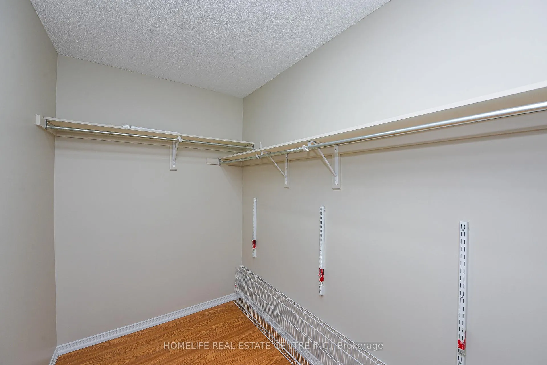 Photo 44 of 60 Ferncastle Crescent, Brampton, Fletcher's Meadow — HOMEH