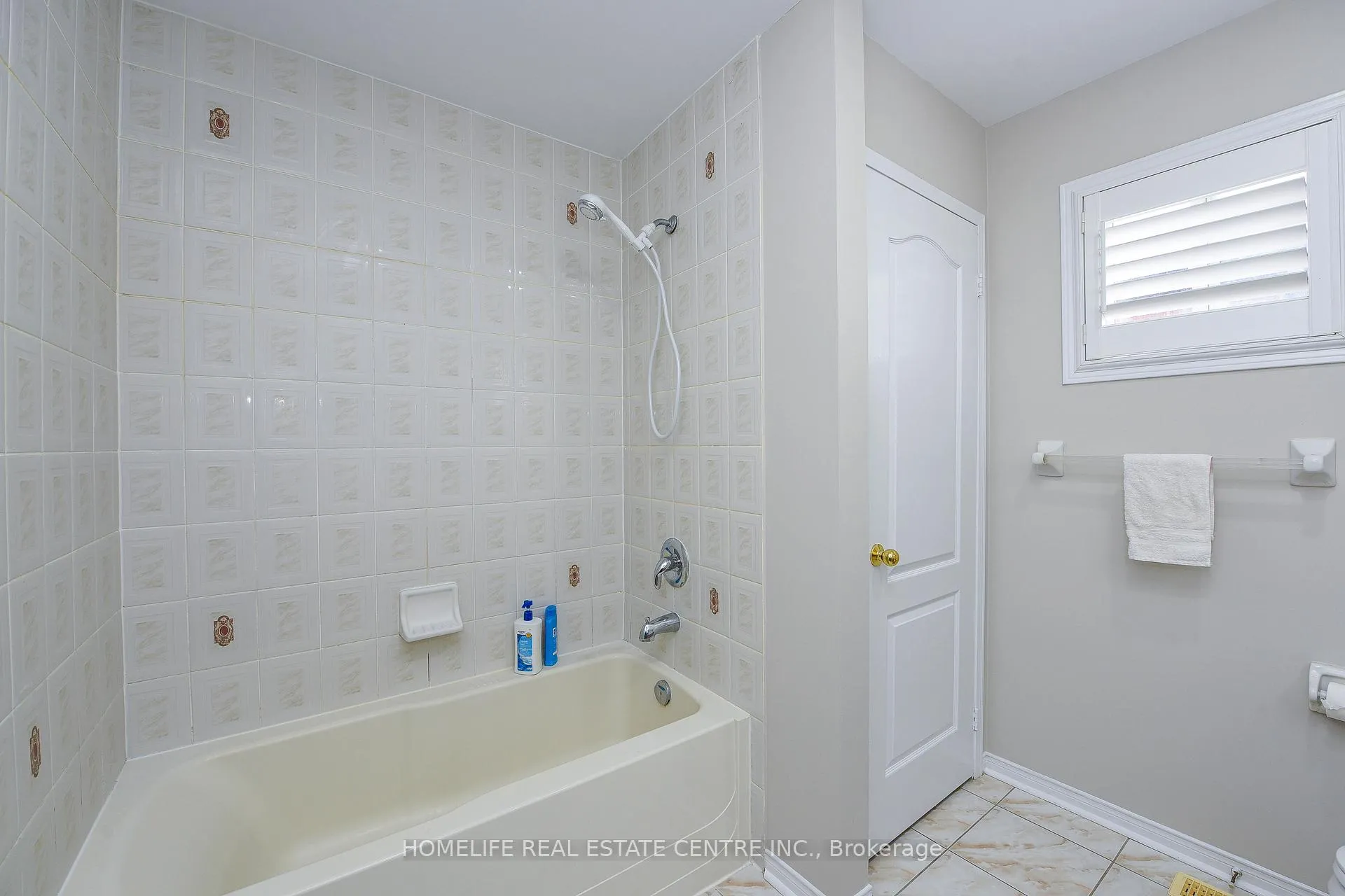 Photo 46 of 60 Ferncastle Crescent, Brampton, Fletcher's Meadow — HOMEH