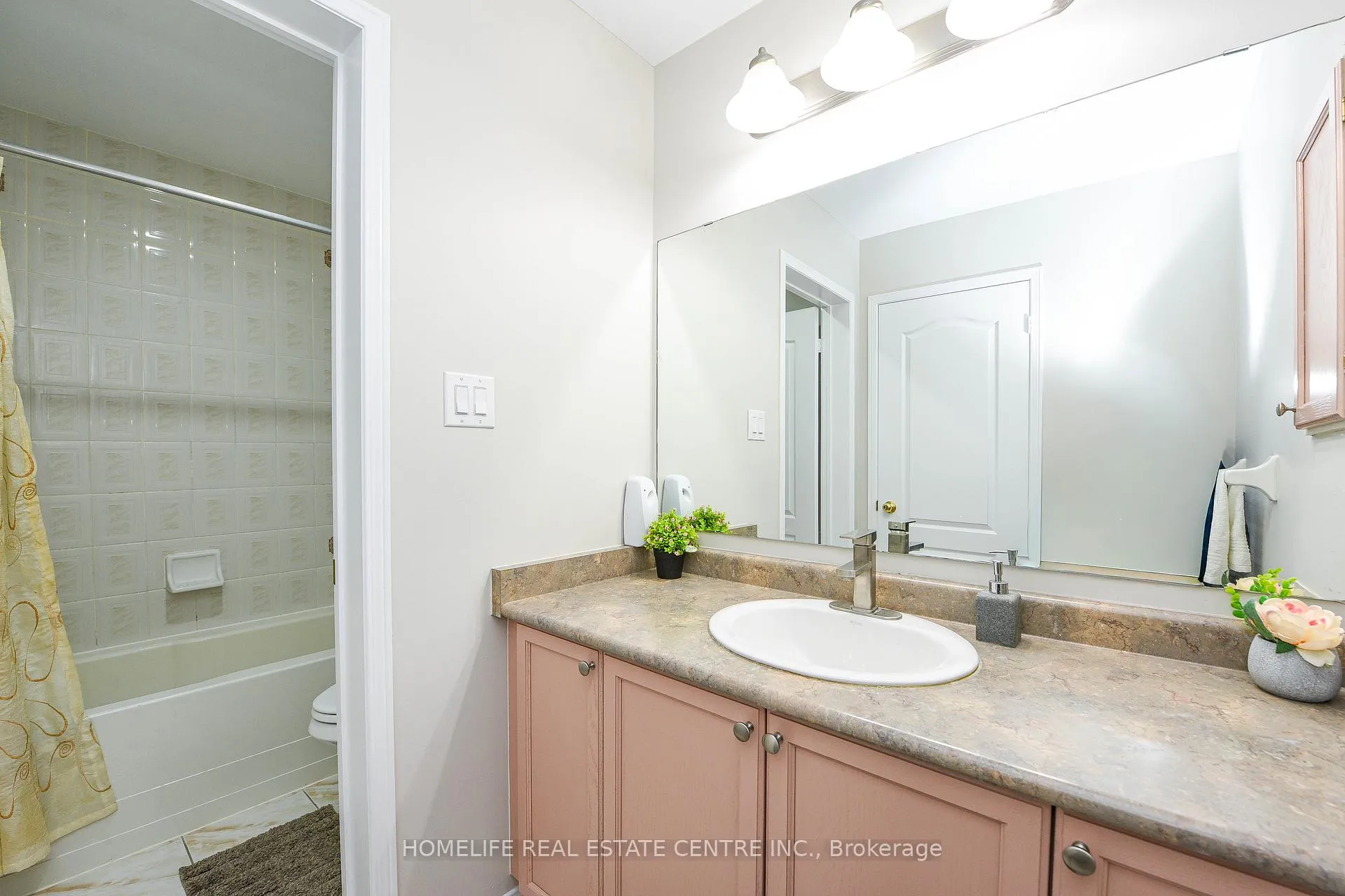 Photo 66 of 60 Ferncastle Crescent, Brampton, Fletcher's Meadow — HOMEH