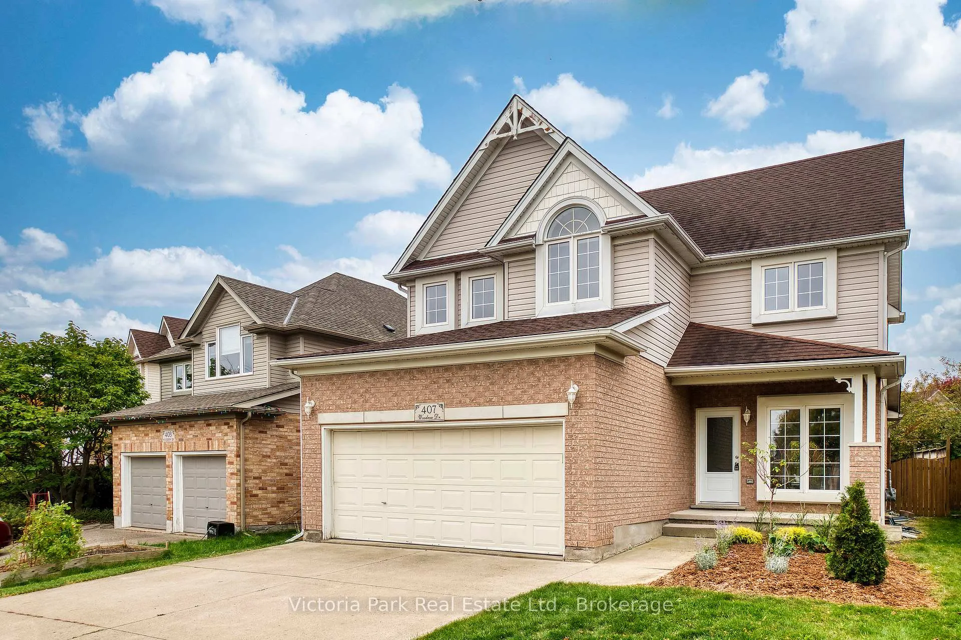 Photo 2 of 407 Woodrow Drive, Waterloo, Laurelwood — HOMEH