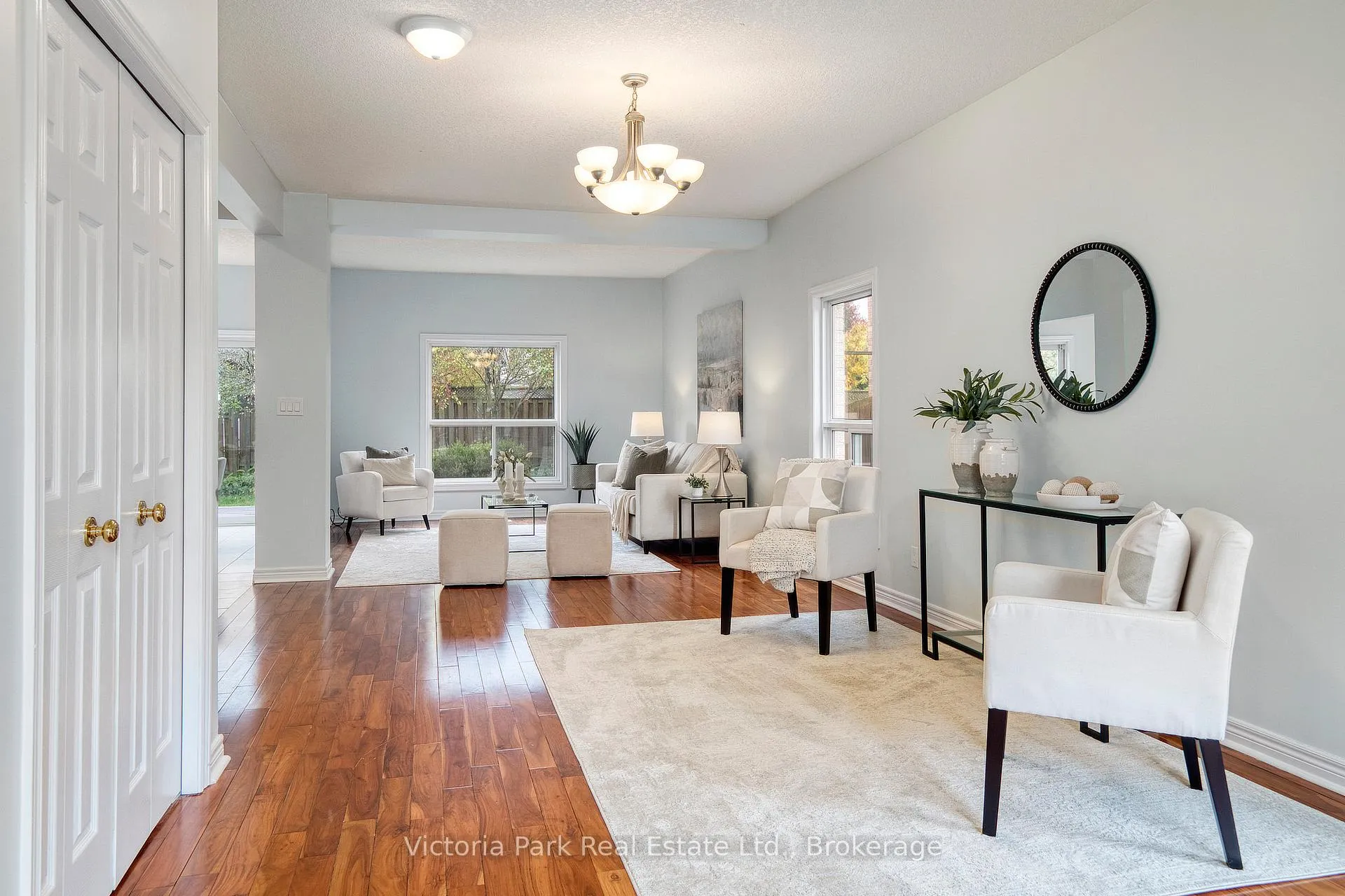 Photo 5 of 407 Woodrow Drive, Waterloo, Laurelwood — HOMEH