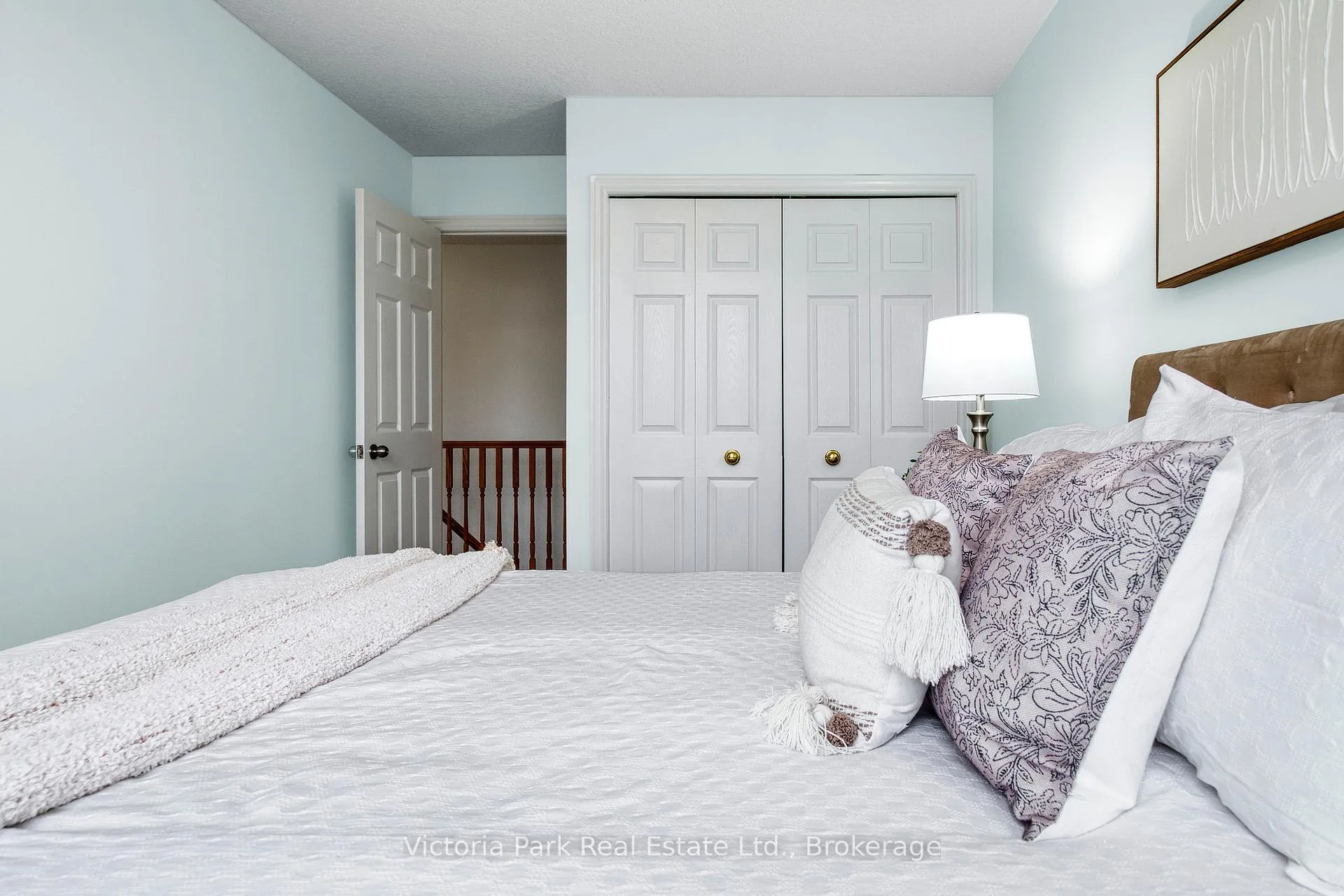 Photo 25 of 407 Woodrow Drive, Waterloo, Laurelwood — HOMEH