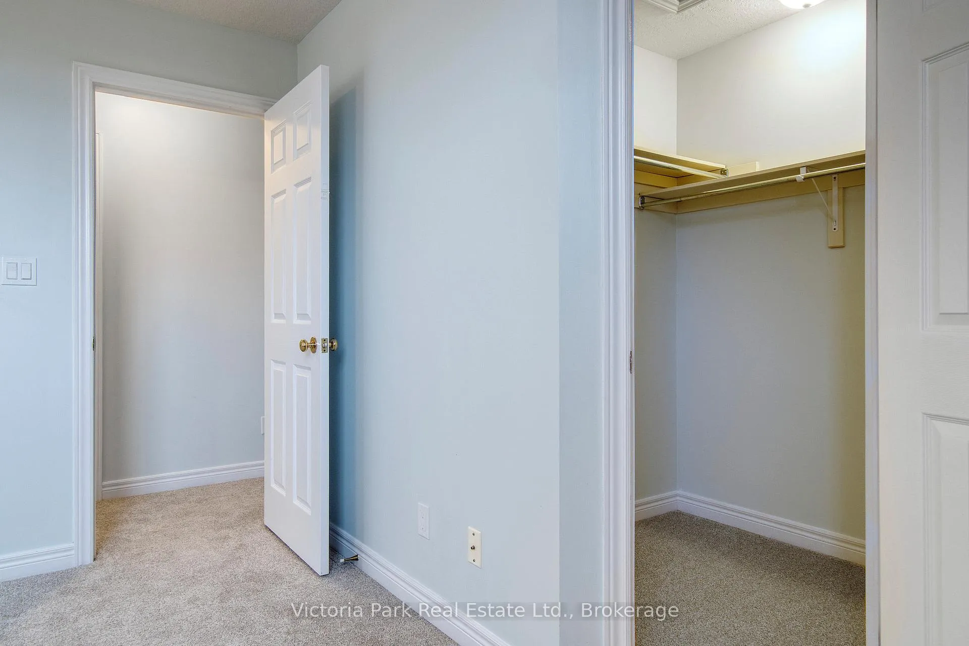 Photo 31 of 407 Woodrow Drive, Waterloo, Laurelwood — HOMEH