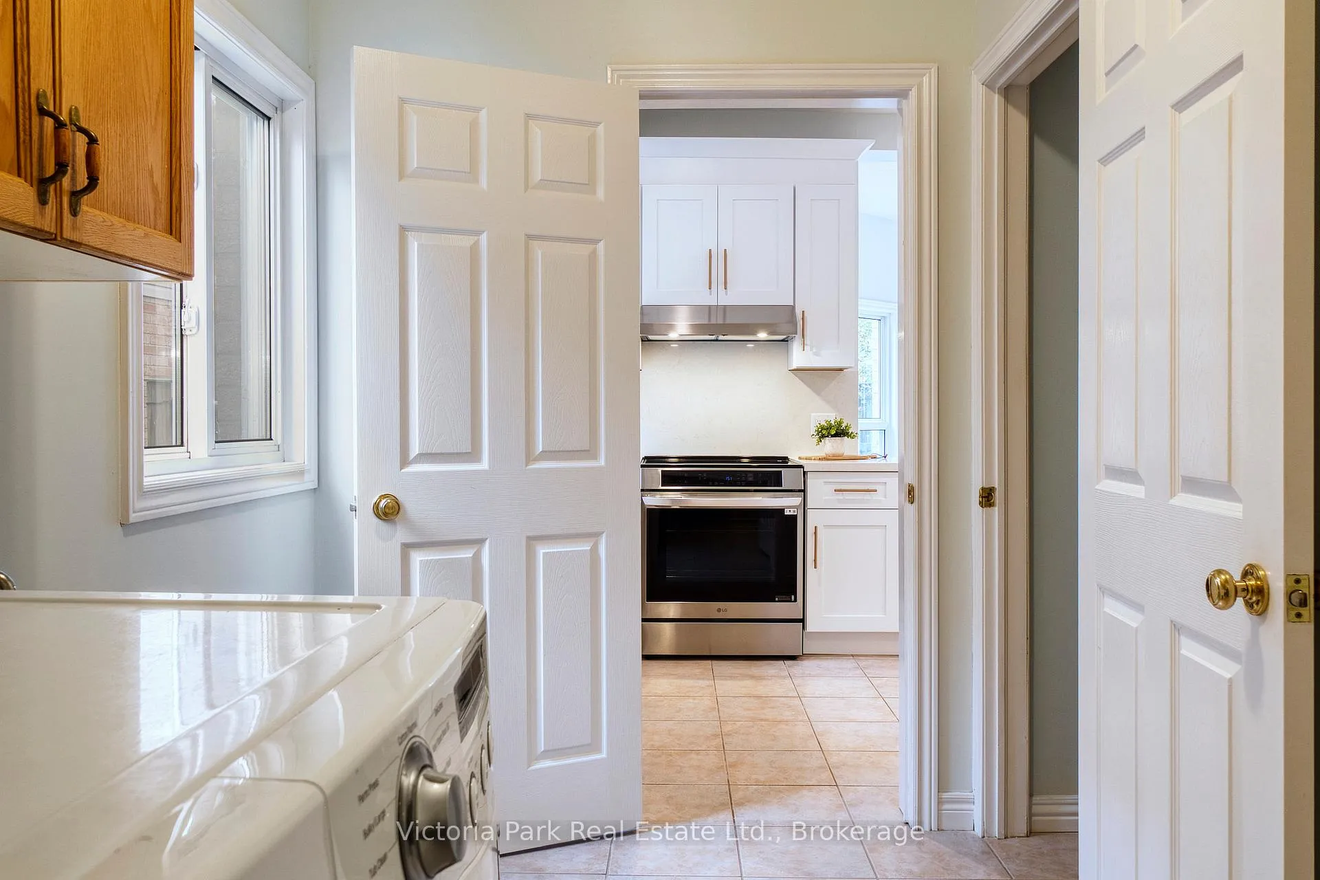 Photo 36 of 407 Woodrow Drive, Waterloo, Laurelwood — HOMEH