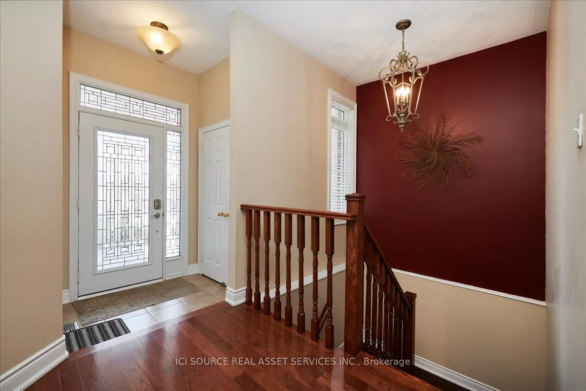Photo 2 of 6 Versailles Crescent, Barrie, Innis-Shore — HOMEH