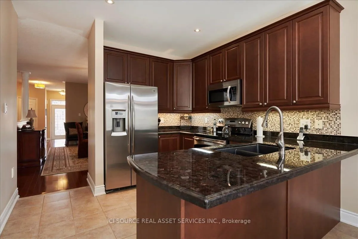 Photo 5 of 6 Versailles Crescent, Barrie, Innis-Shore — HOMEH