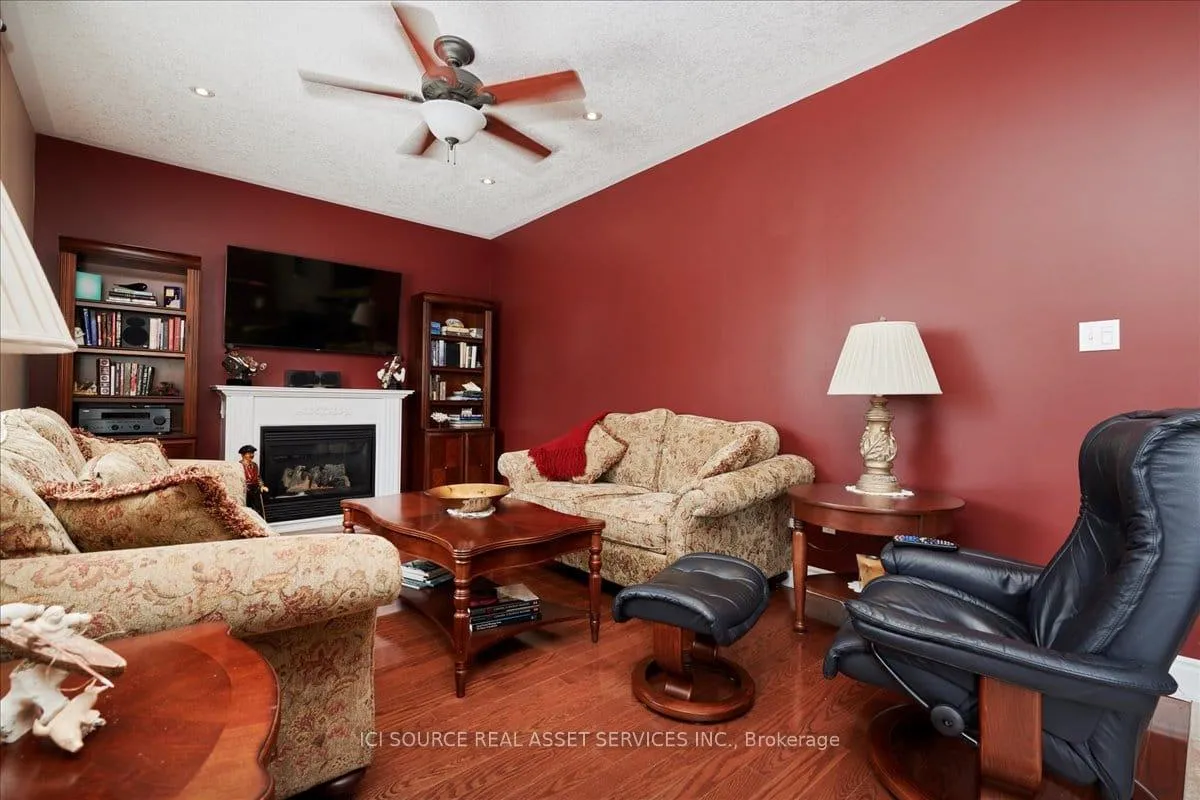 Photo 8 of 6 Versailles Crescent, Barrie, Innis-Shore — HOMEH