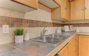 Photo 10 of 50 Newbury Drive, Kitchener — HOMEH