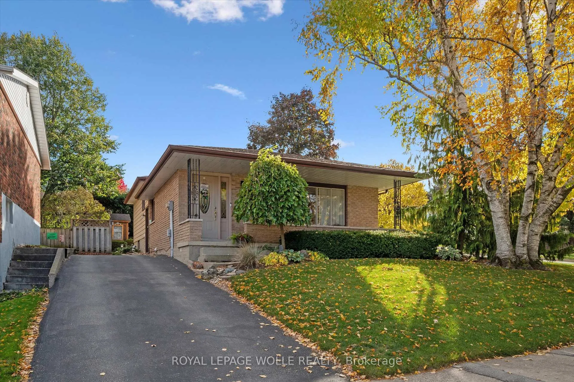 Photo 2 of 61 Sandsprings Crescent, Kitchener — HOMEH