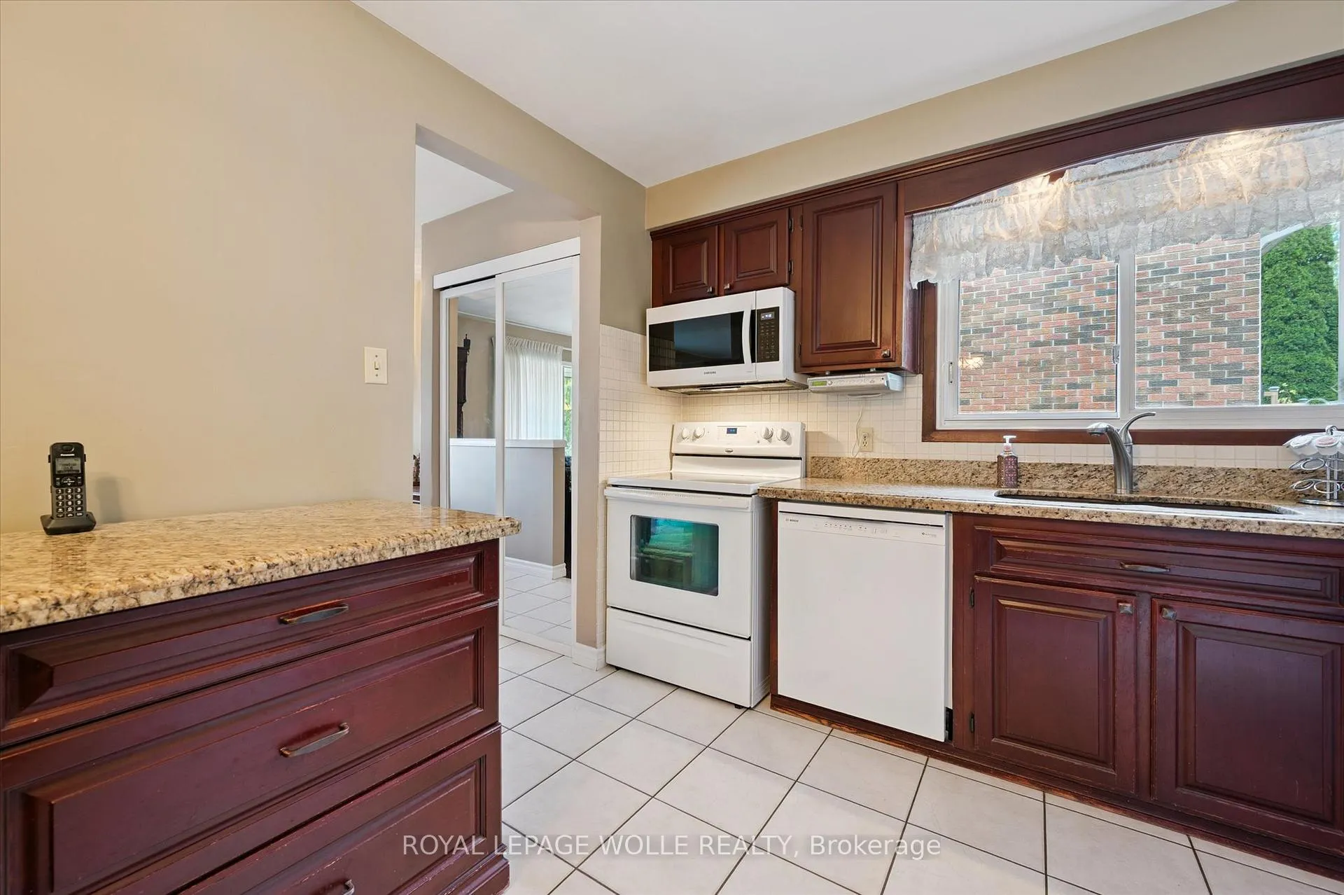 Photo 11 of 61 Sandsprings Crescent, Kitchener — HOMEH