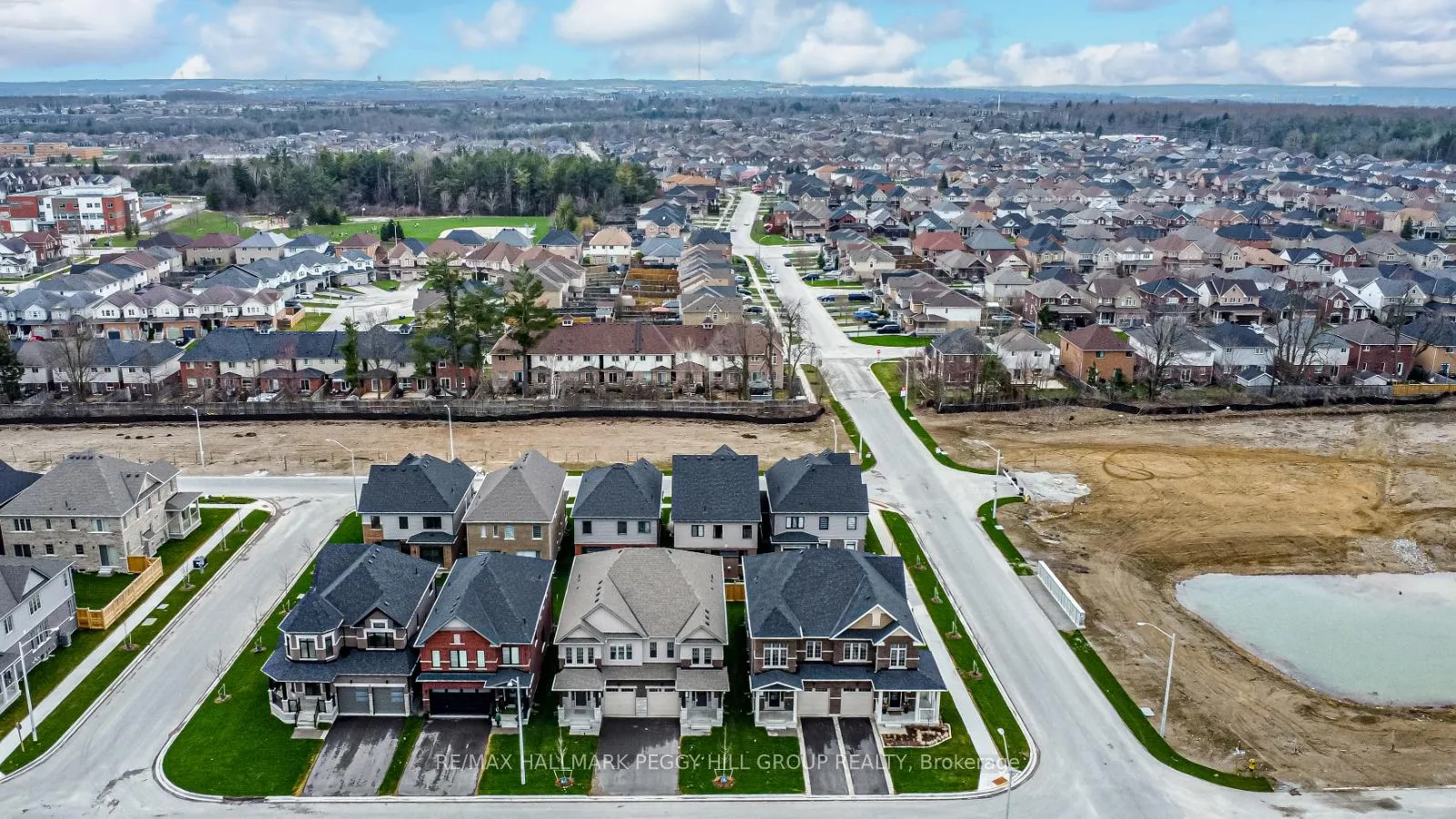 Photo 2 of 25 Amsterdam Drive, Barrie, Rural Barrie Southeast — HOMEH