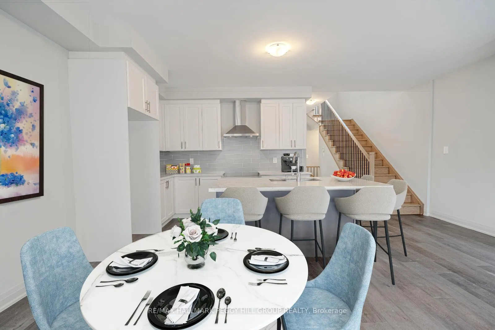 Photo 3 of 25 Amsterdam Drive, Barrie, Rural Barrie Southeast — HOMEH