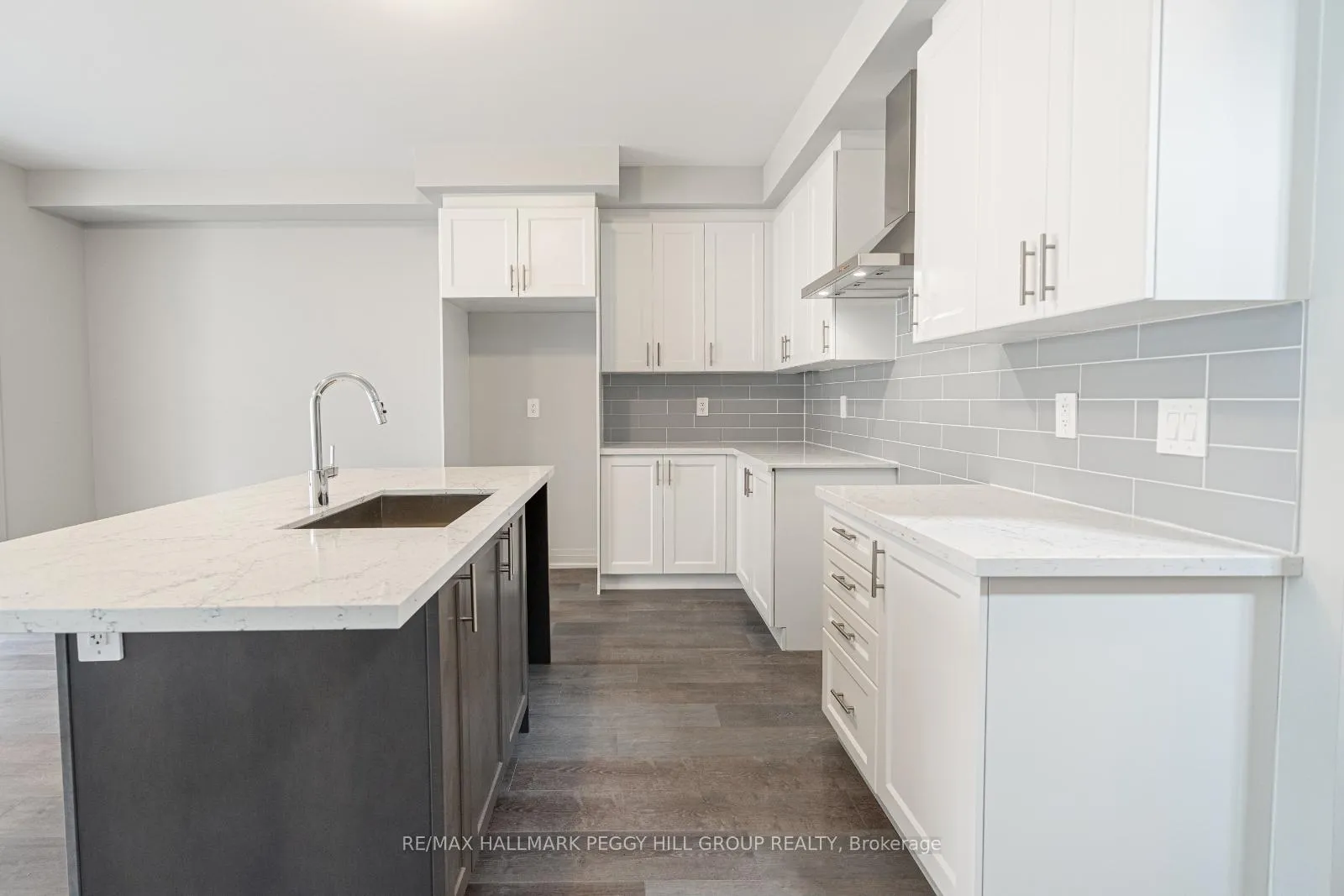 Photo 5 of 25 Amsterdam Drive, Barrie, Rural Barrie Southeast — HOMEH