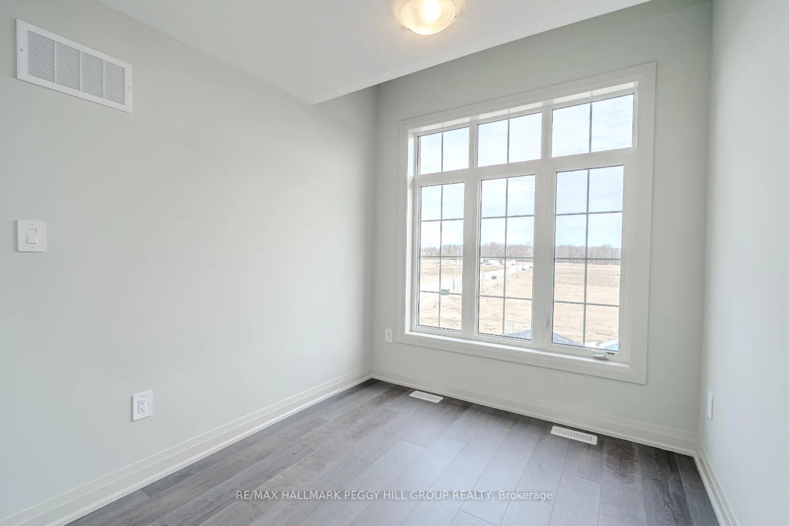 Photo 10 of 25 Amsterdam Drive, Barrie, Rural Barrie Southeast — HOMEH