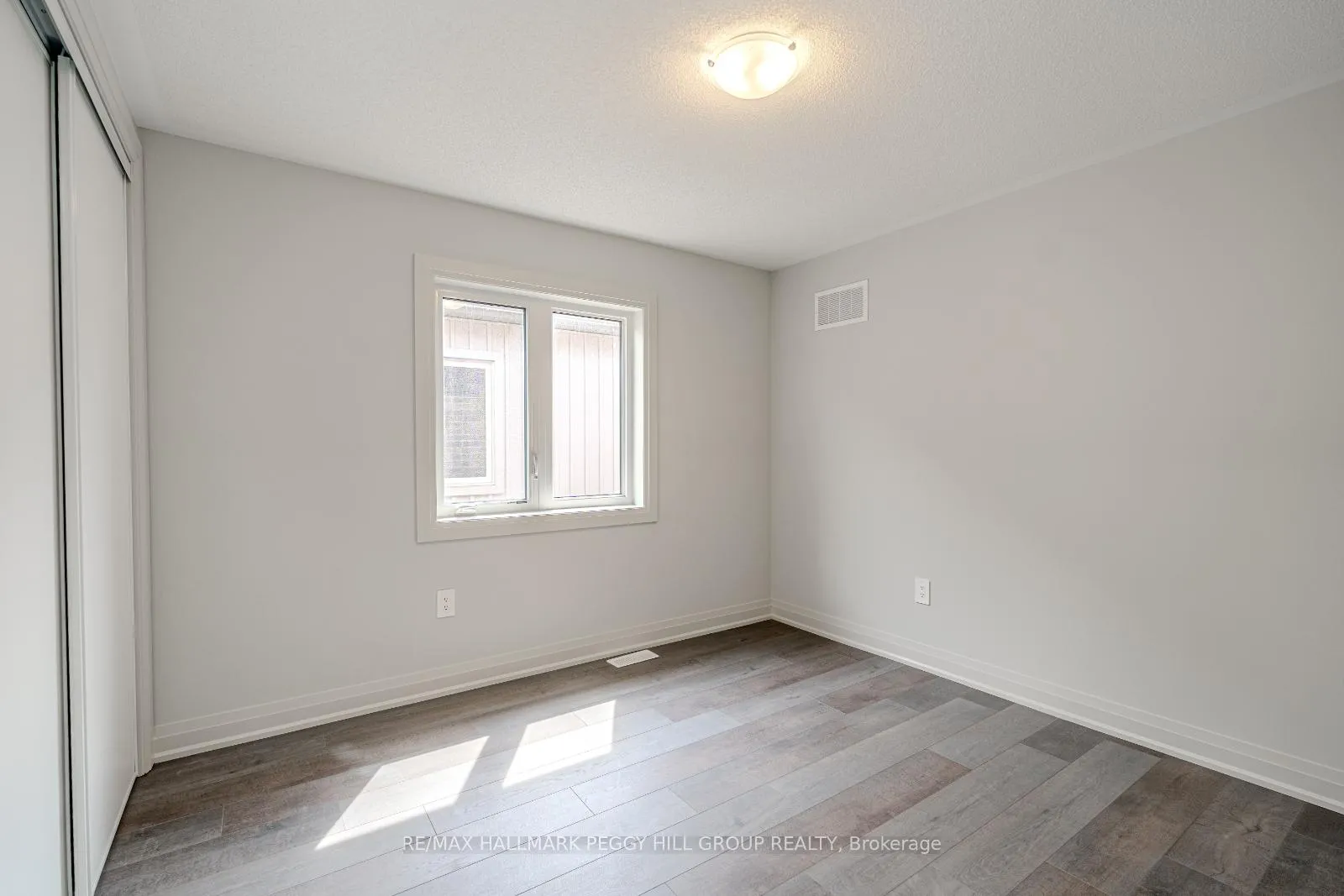 Photo 11 of 25 Amsterdam Drive, Barrie, Rural Barrie Southeast — HOMEH