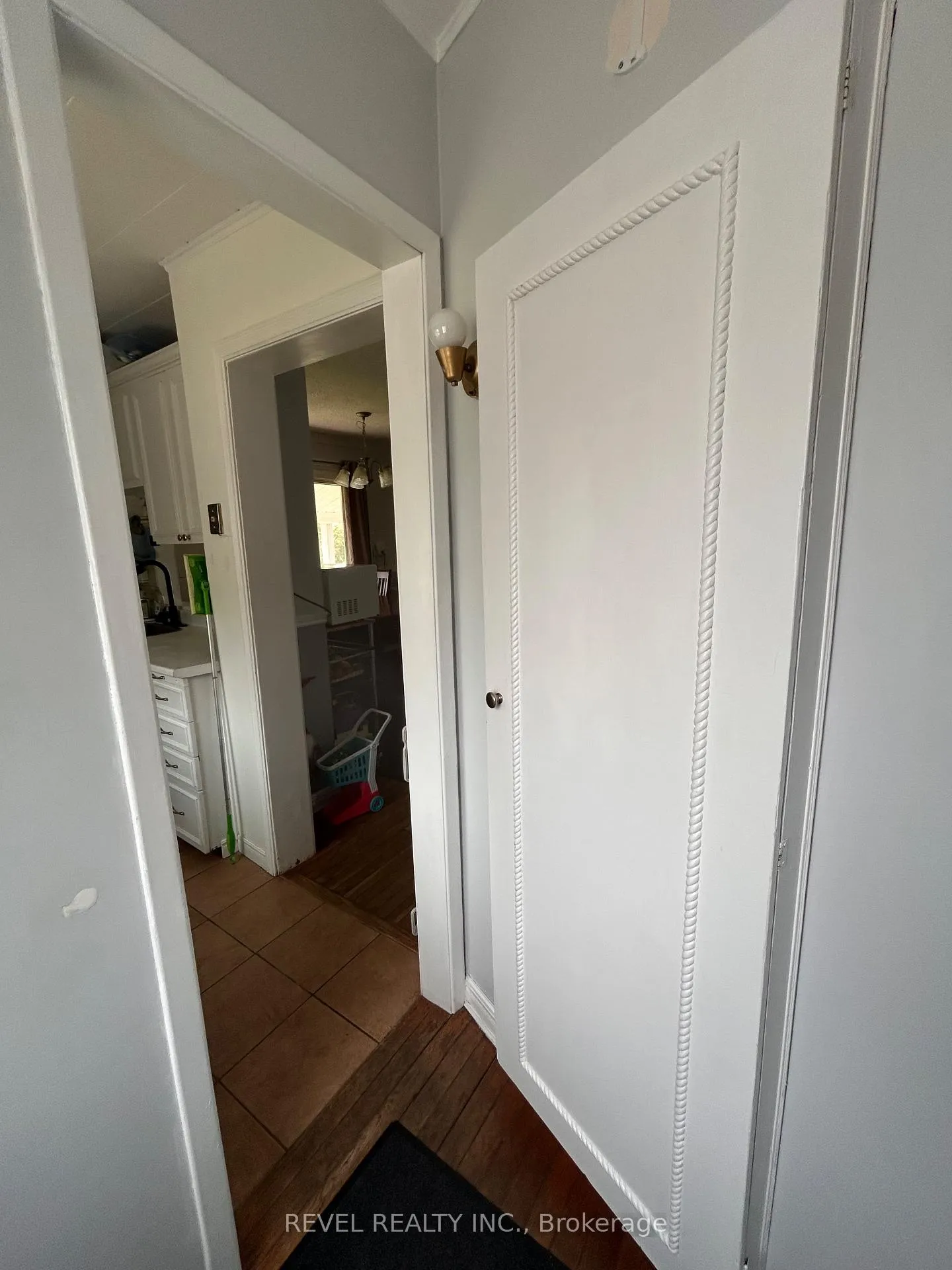 Photo 8 of 148 Third Avenue, Cochrane — HOMEH