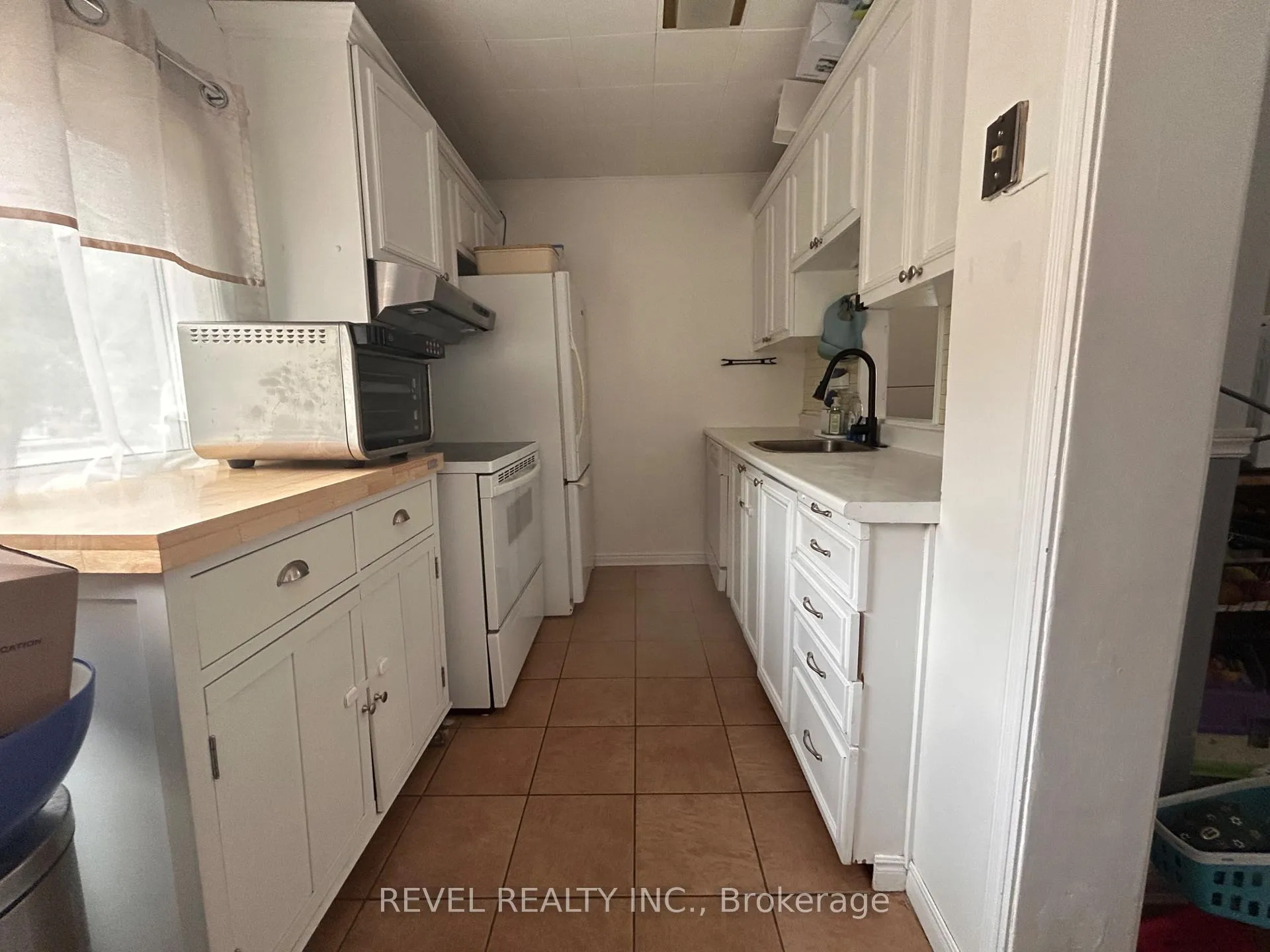 Photo 9 of 148 Third Avenue, Cochrane — HOMEH