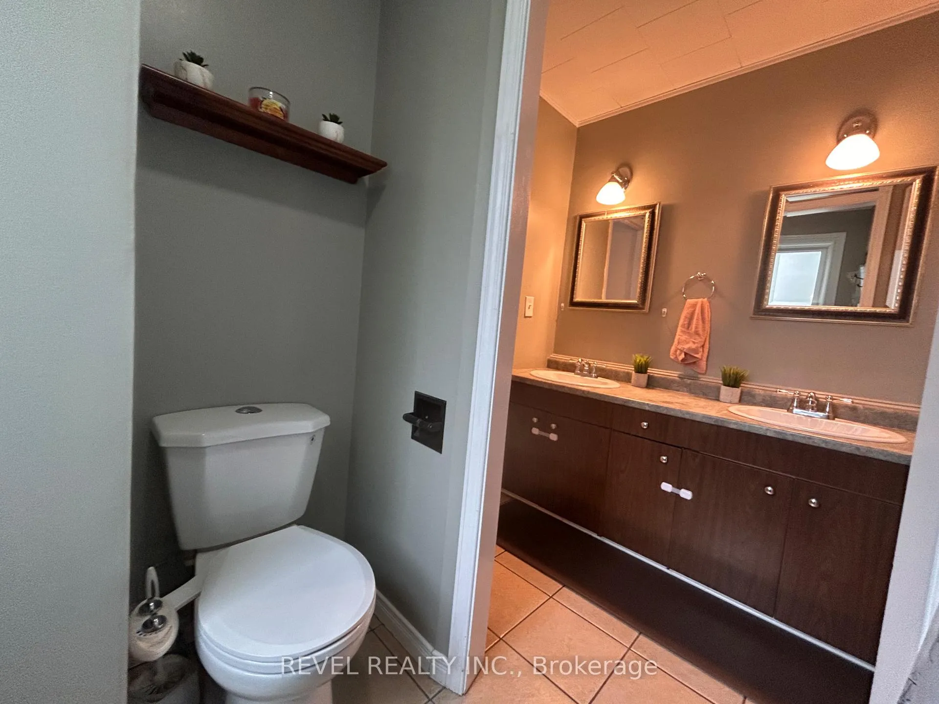 Photo 15 of 148 Third Avenue, Cochrane — HOMEH