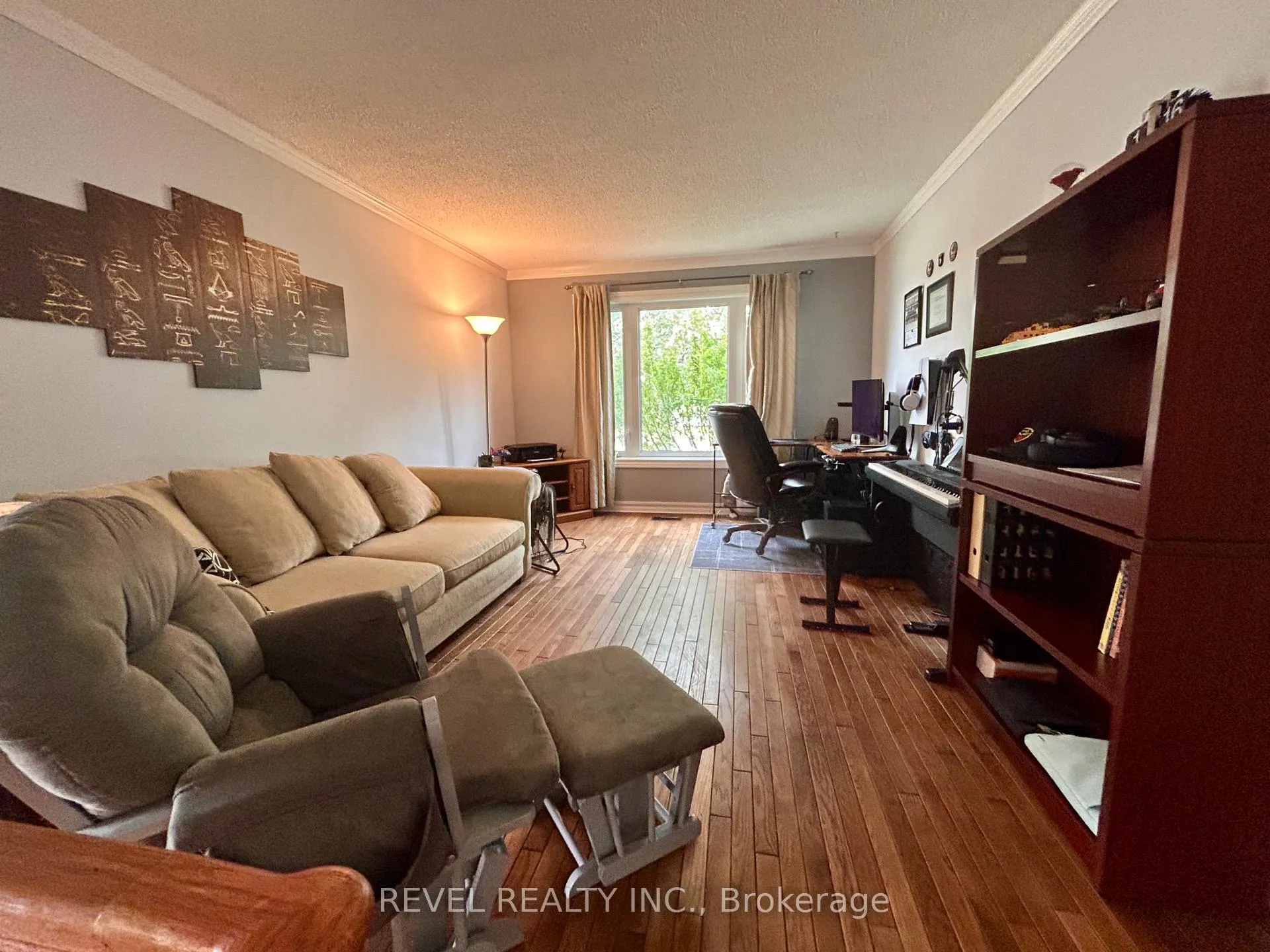 Photo 17 of 148 Third Avenue, Cochrane — HOMEH