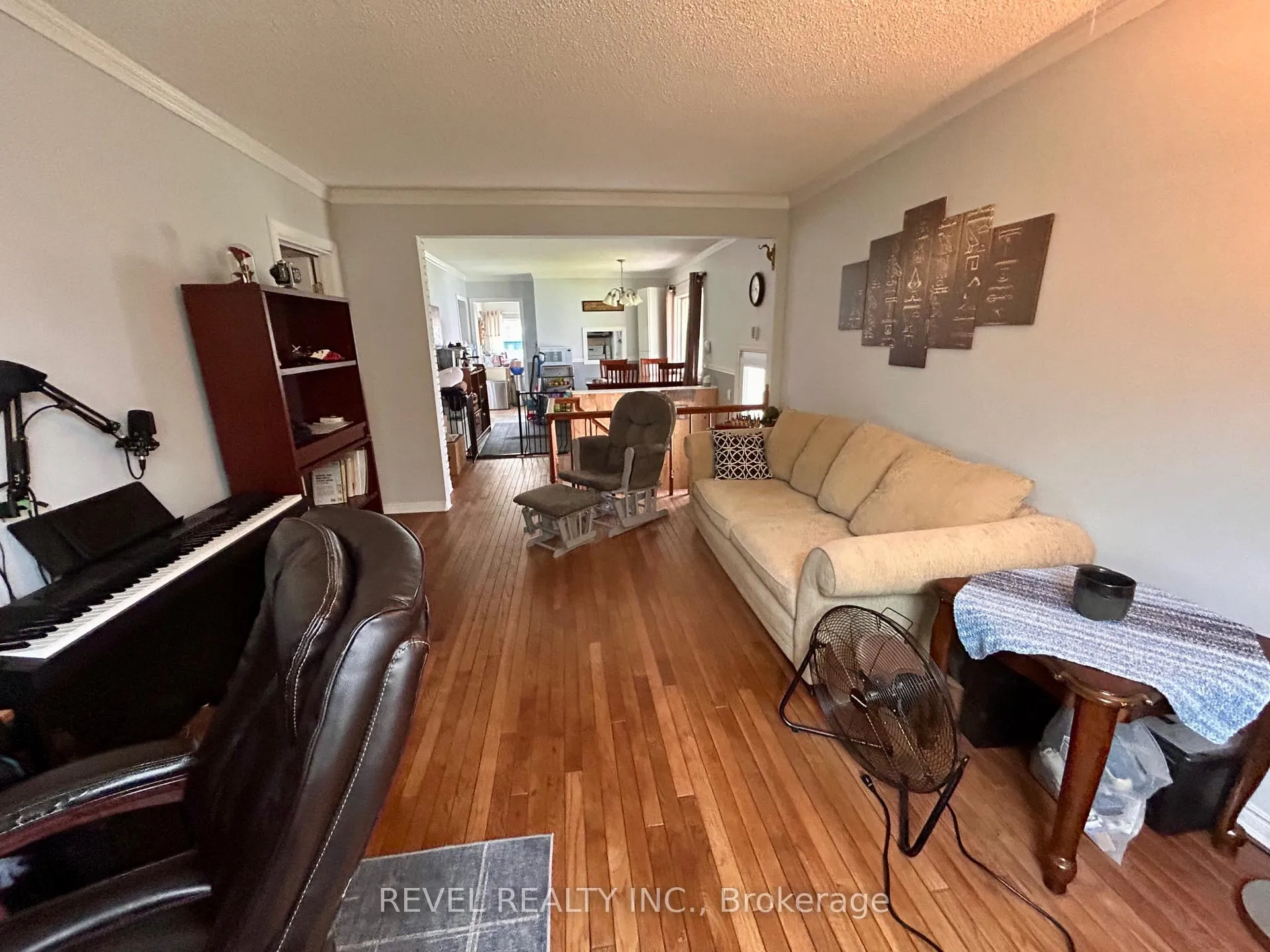Photo 18 of 148 Third Avenue, Cochrane — HOMEH