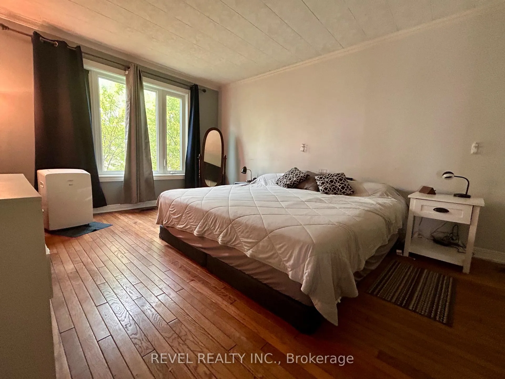 Photo 22 of 148 Third Avenue, Cochrane — HOMEH