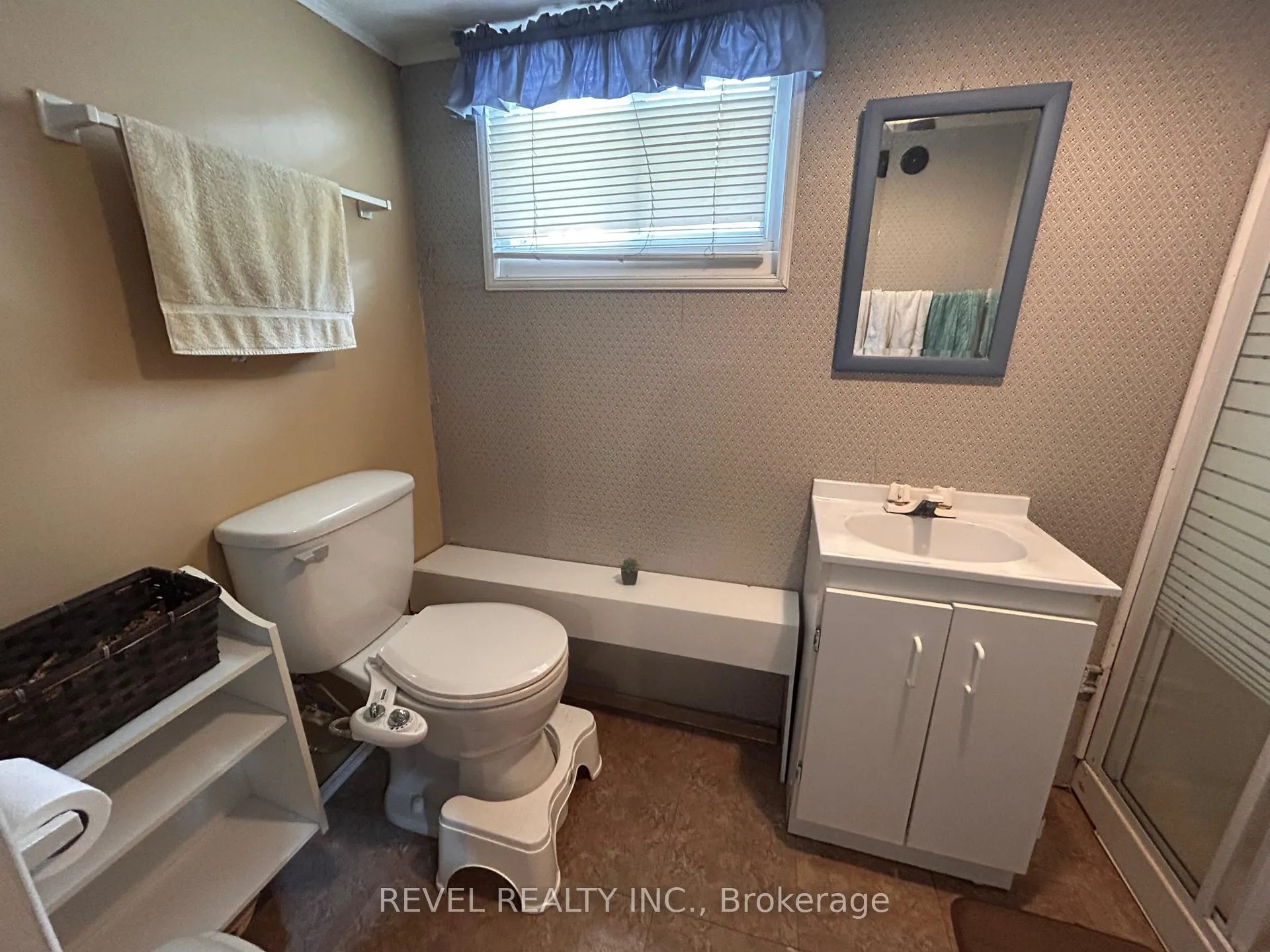 Photo 28 of 148 Third Avenue, Cochrane — HOMEH