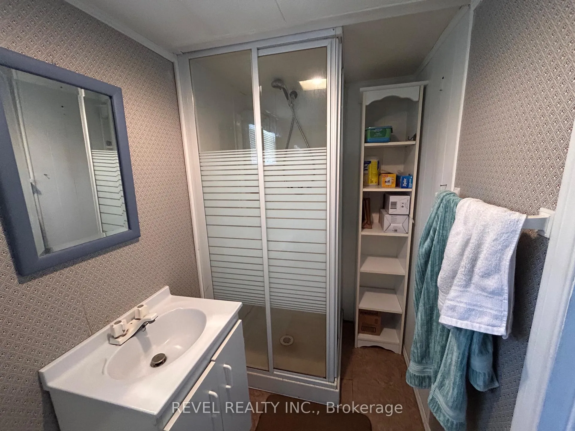 Photo 29 of 148 Third Avenue, Cochrane — HOMEH