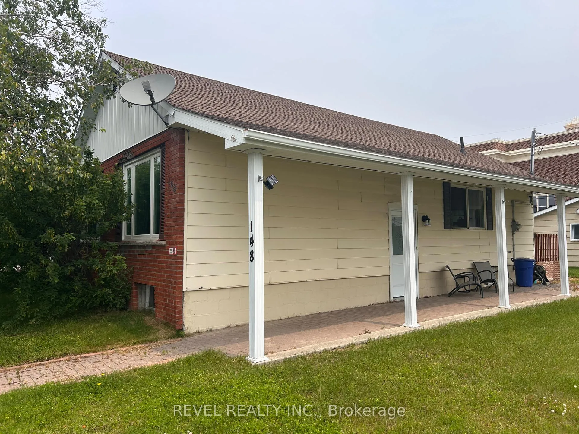Photo 30 of 148 Third Avenue, Cochrane — HOMEH
