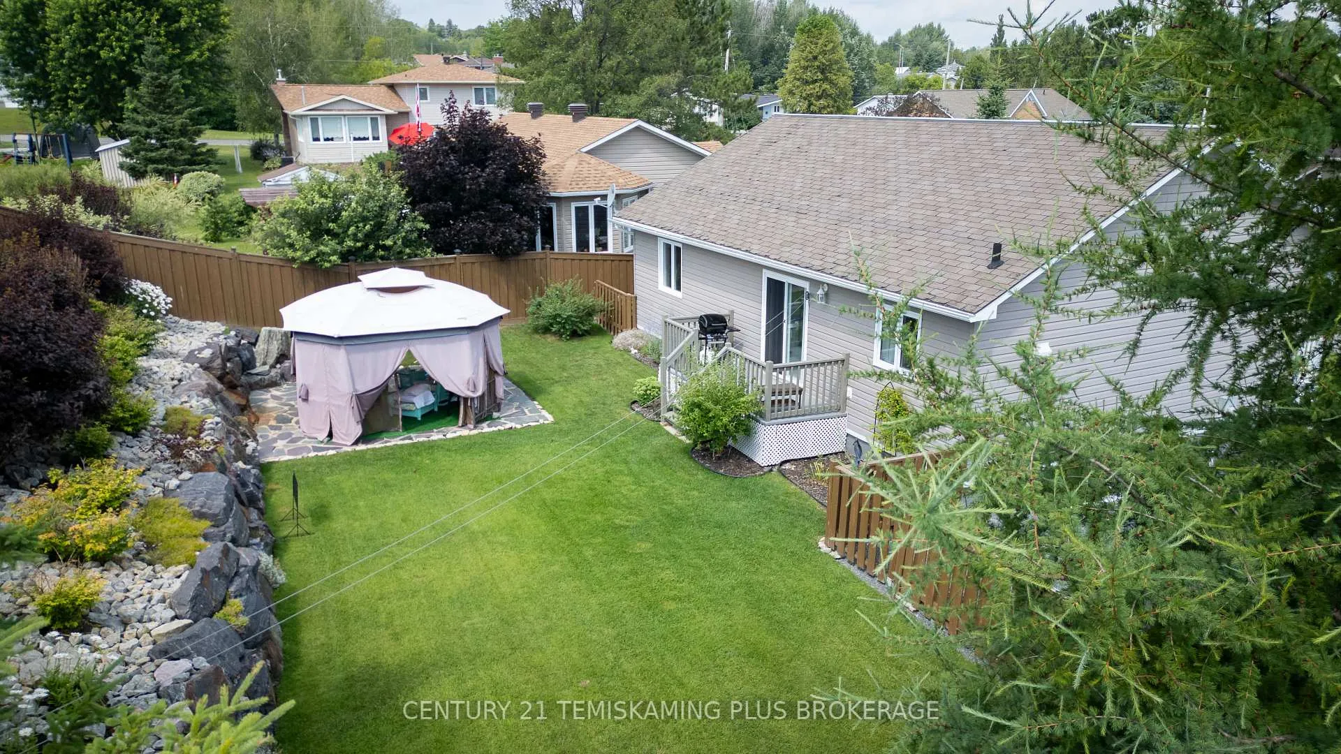 Photo 3 of 376 Arnold Drive, Temiskaming Shores, Haileybury — HOMEH