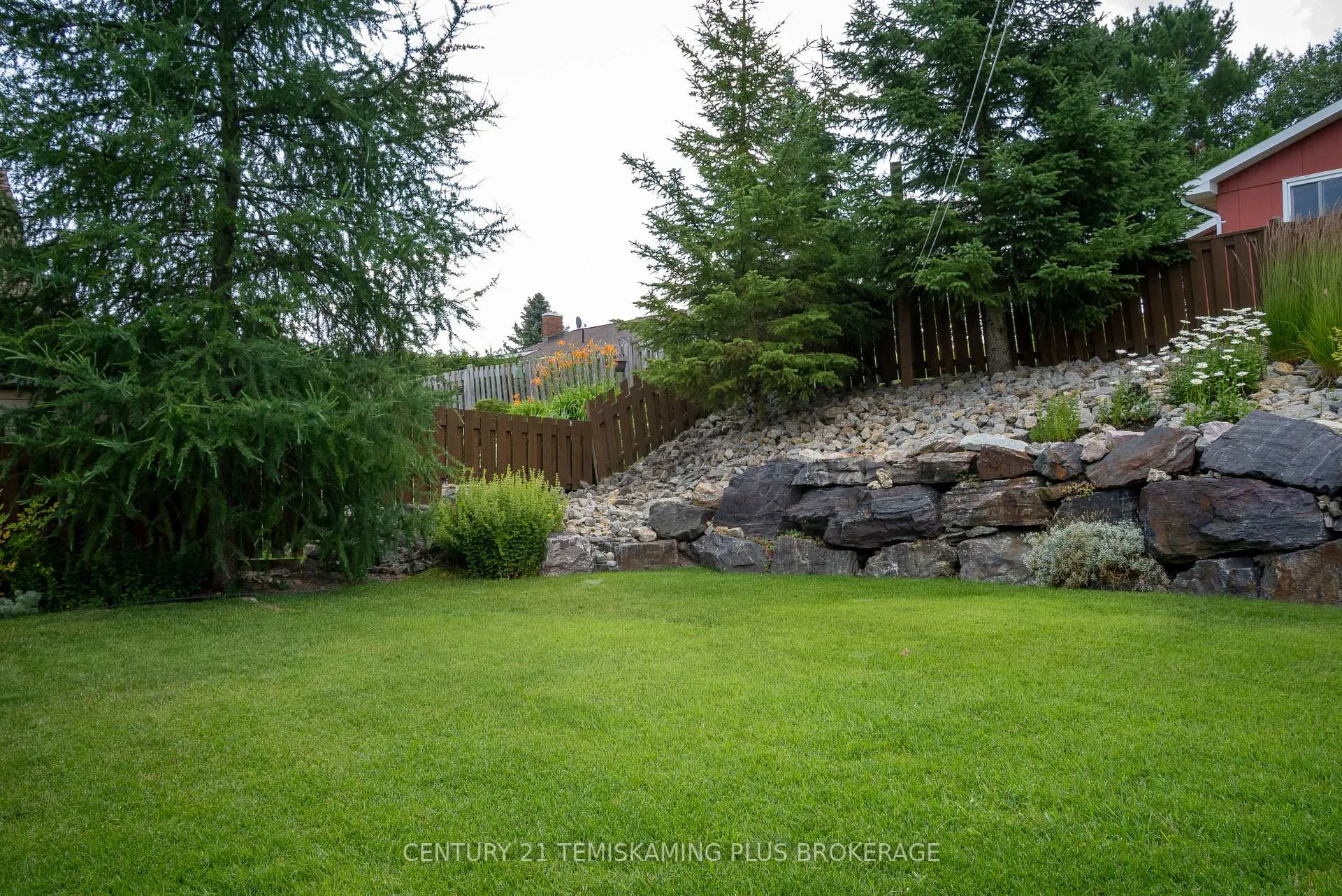 Photo 4 of 376 Arnold Drive, Temiskaming Shores, Haileybury — HOMEH