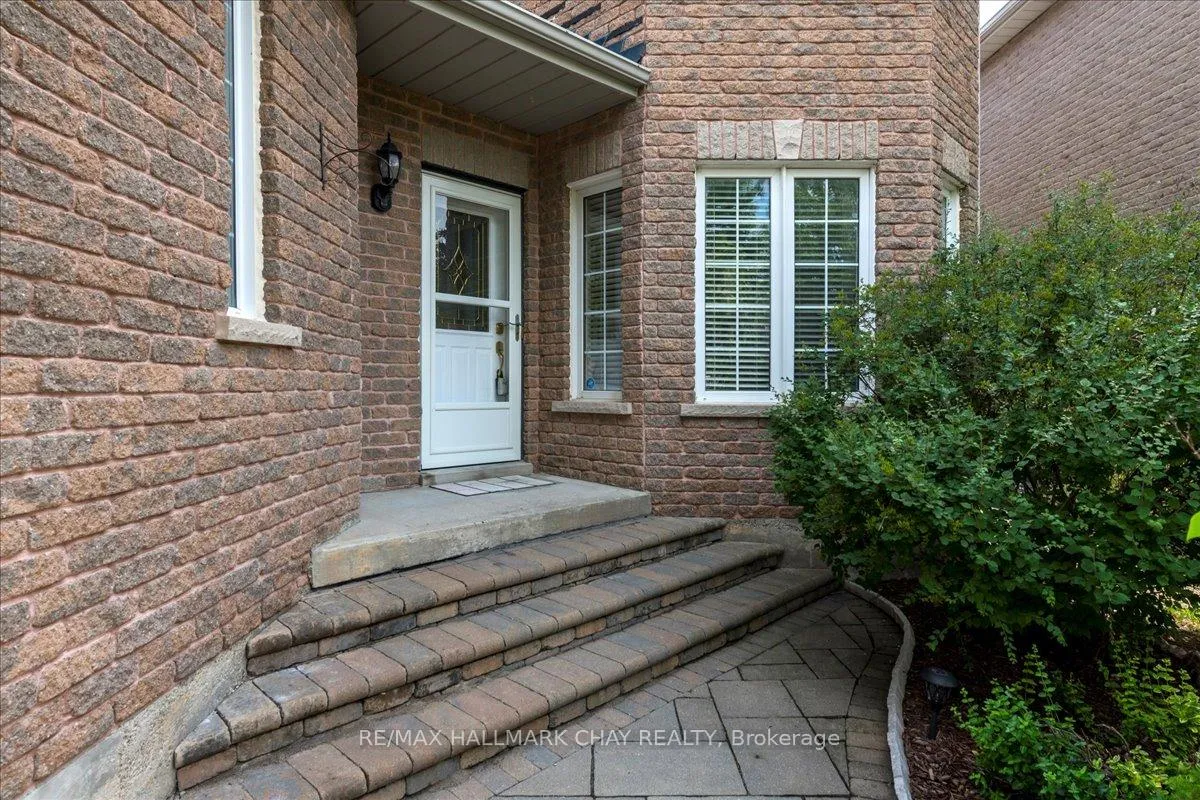 Photo 4 of 146 Raymond Crescent, Barrie, Painswick South — HOMEH