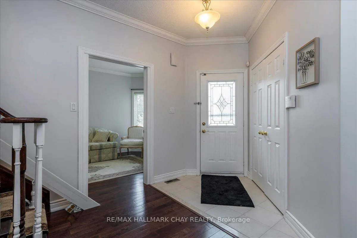 Photo 5 of 146 Raymond Crescent, Barrie, Painswick South — HOMEH
