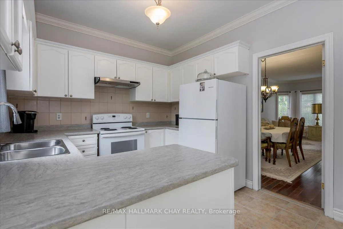 Photo 9 of 146 Raymond Crescent, Barrie, Painswick South — HOMEH