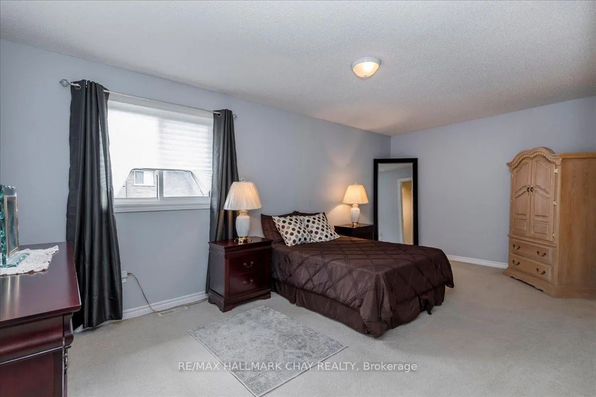 Photo 22 of 146 Raymond Crescent, Barrie, Painswick South — HOMEH