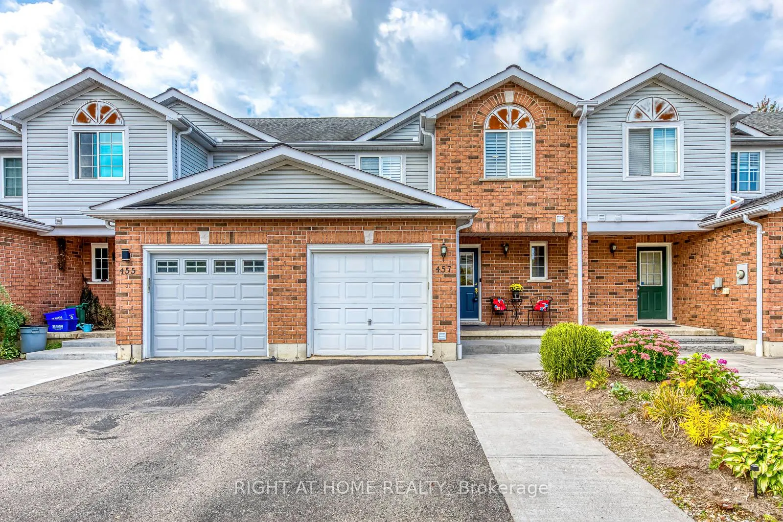 Photo 2 of 457 Laurel Gate Drive, Waterloo — HOMEH