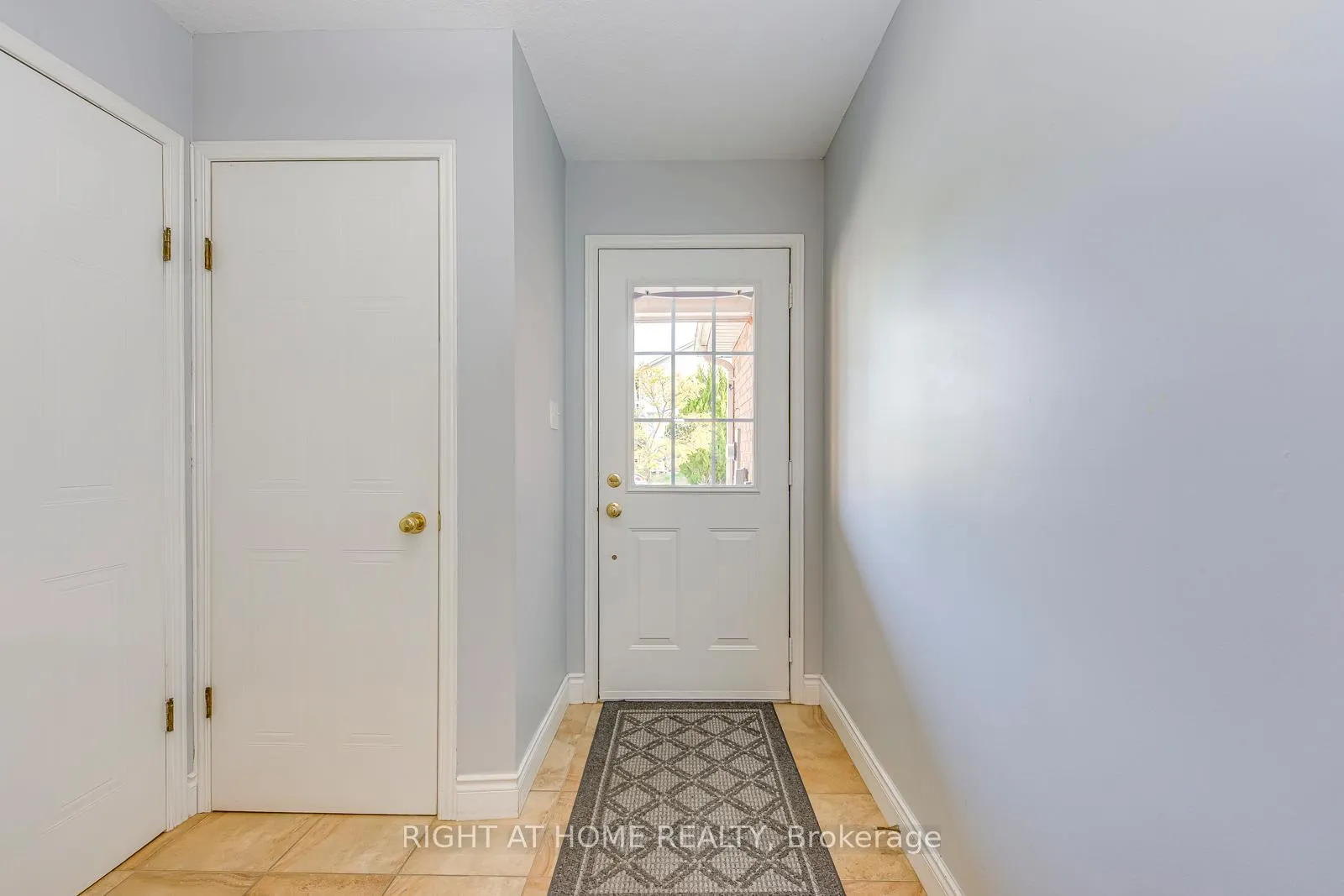Photo 4 of 457 Laurel Gate Drive, Waterloo — HOMEH