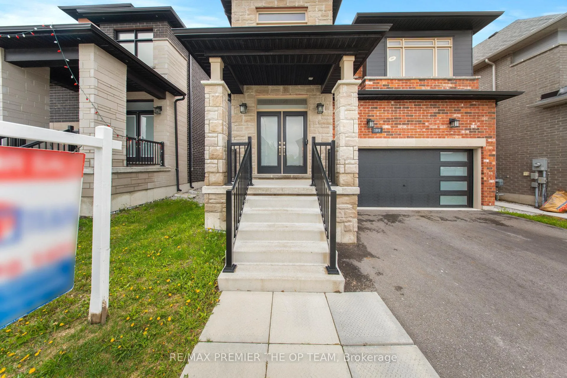 Photo 4 of 199 Franklin Trail, Barrie, Holly — HOMEH