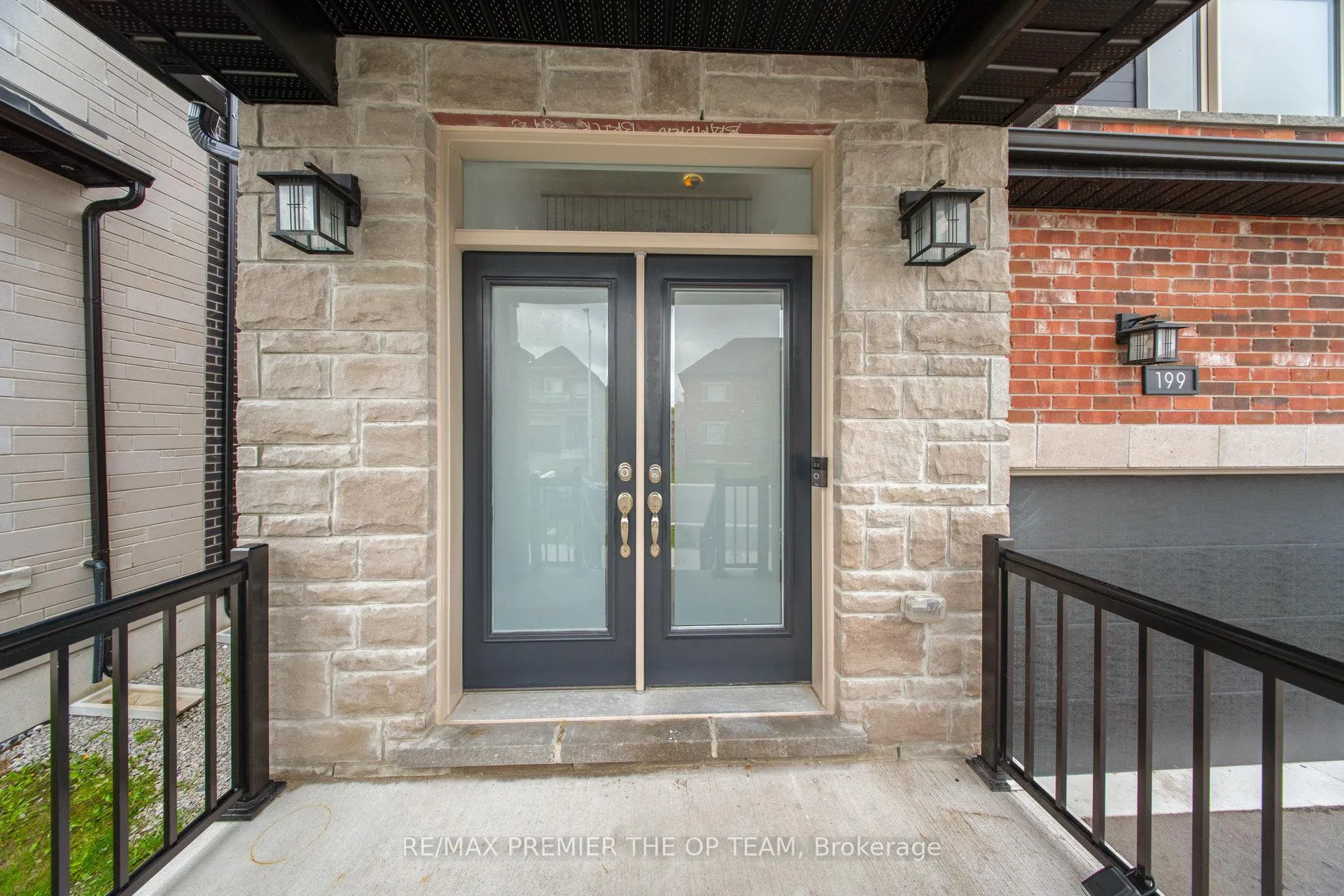 Photo 6 of 199 Franklin Trail, Barrie, Holly — HOMEH