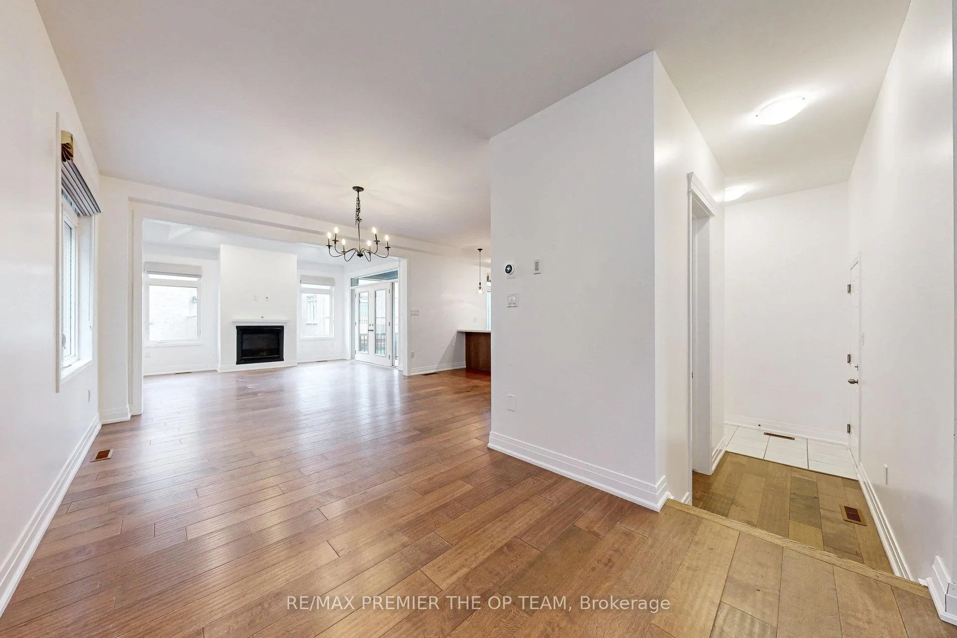 Photo 10 of 199 Franklin Trail, Barrie, Holly — HOMEH