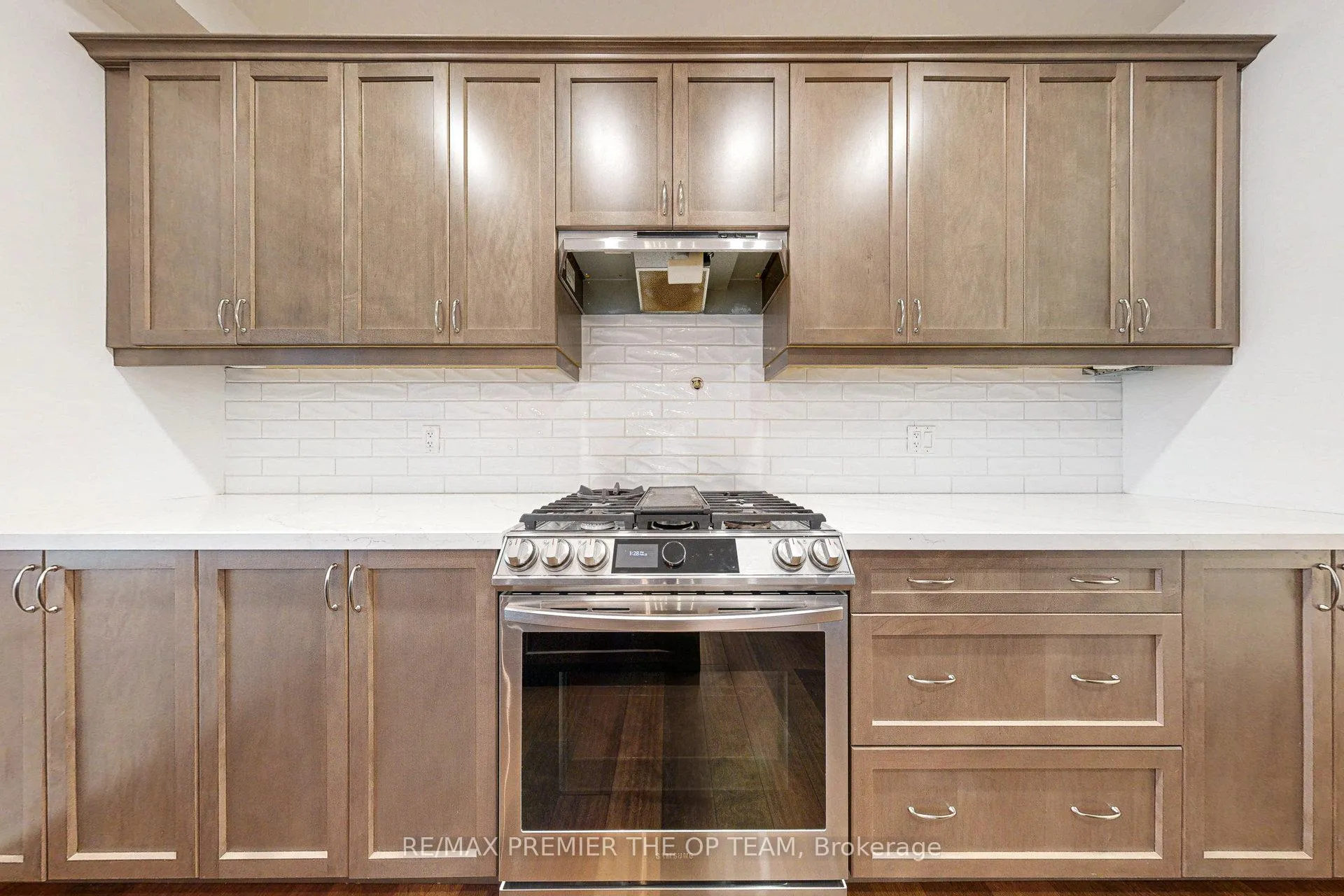 Photo 19 of 199 Franklin Trail, Barrie, Holly — HOMEH