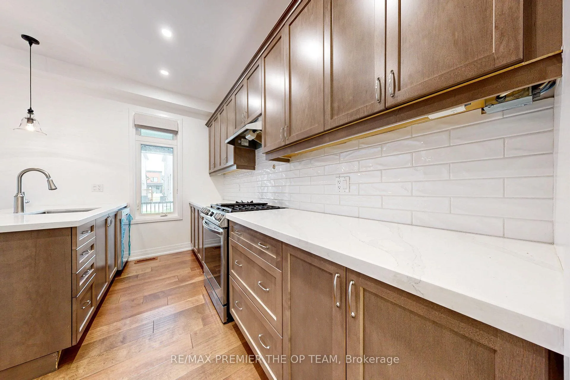 Photo 20 of 199 Franklin Trail, Barrie, Holly — HOMEH