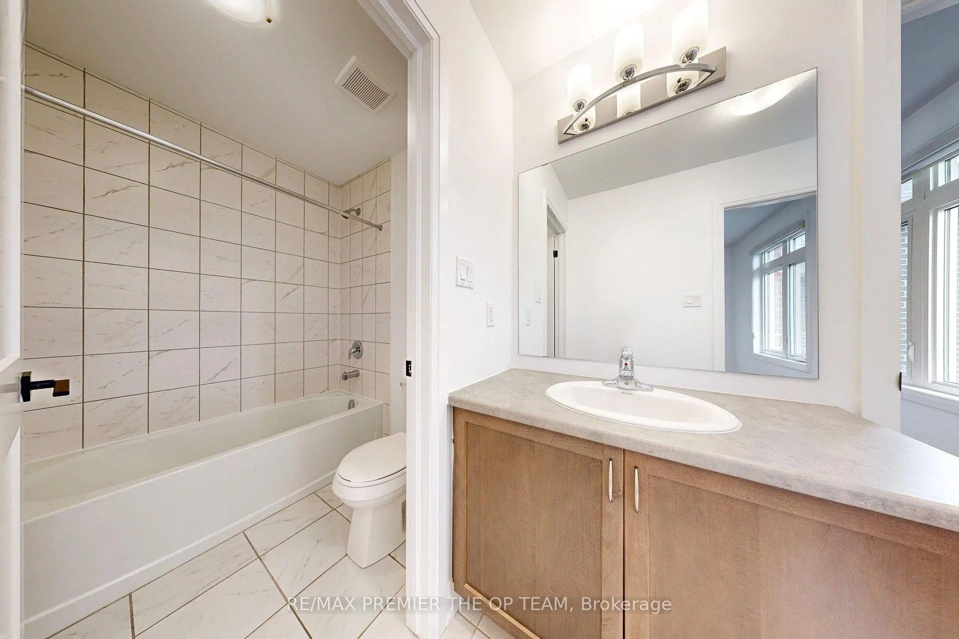 Photo 36 of 199 Franklin Trail, Barrie, Holly — HOMEH