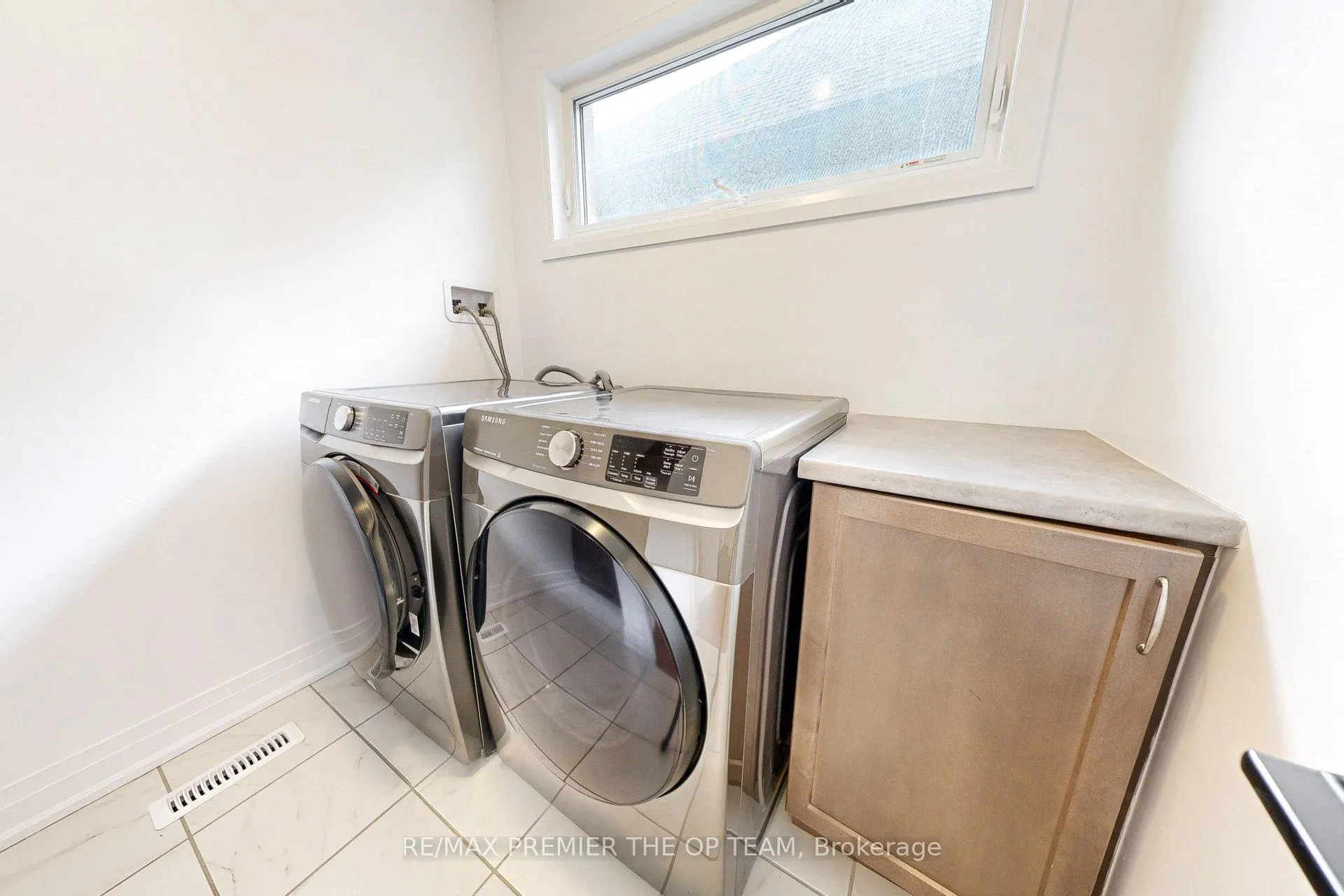 Photo 40 of 199 Franklin Trail, Barrie, Holly — HOMEH