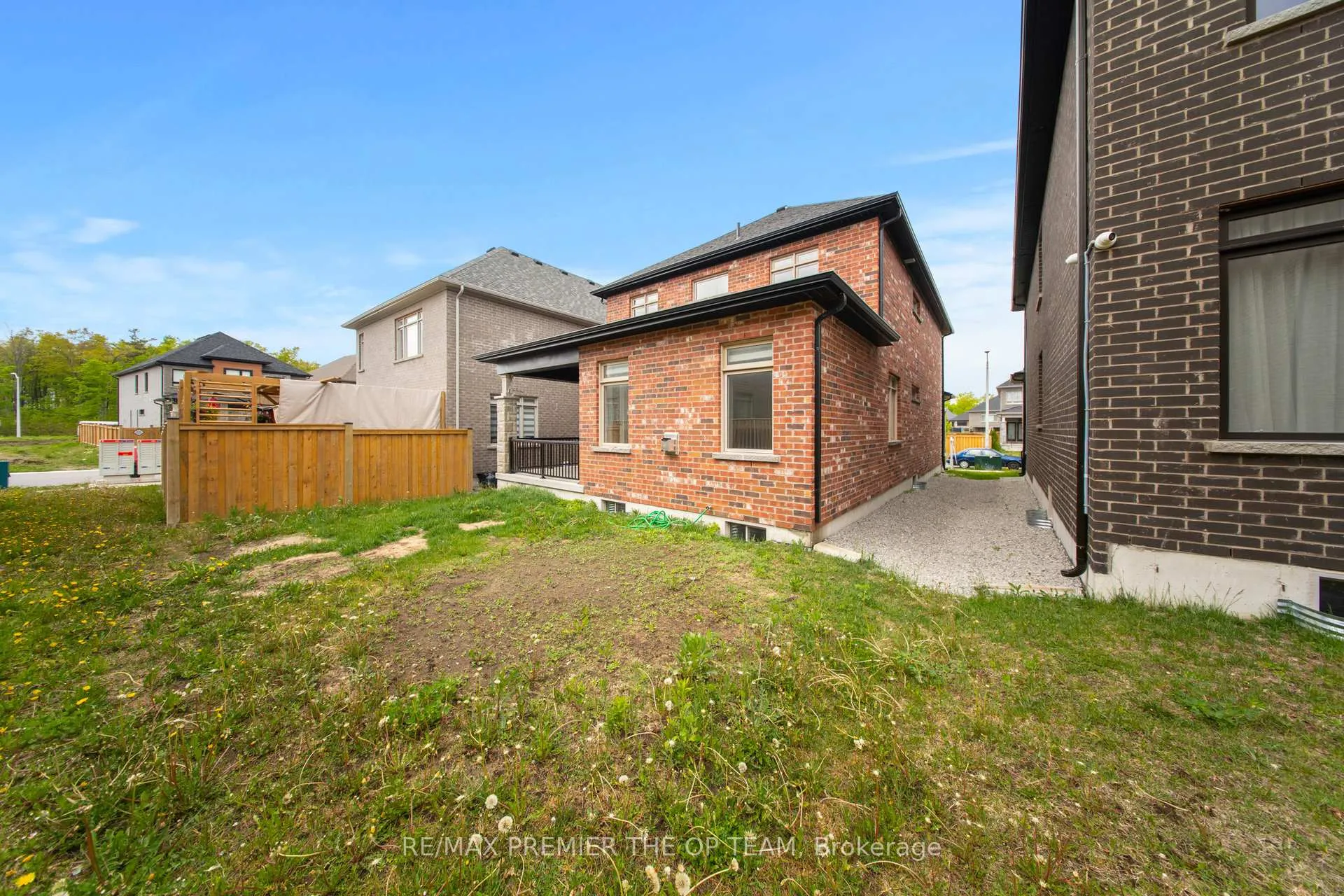 Photo 45 of 199 Franklin Trail, Barrie, Holly — HOMEH