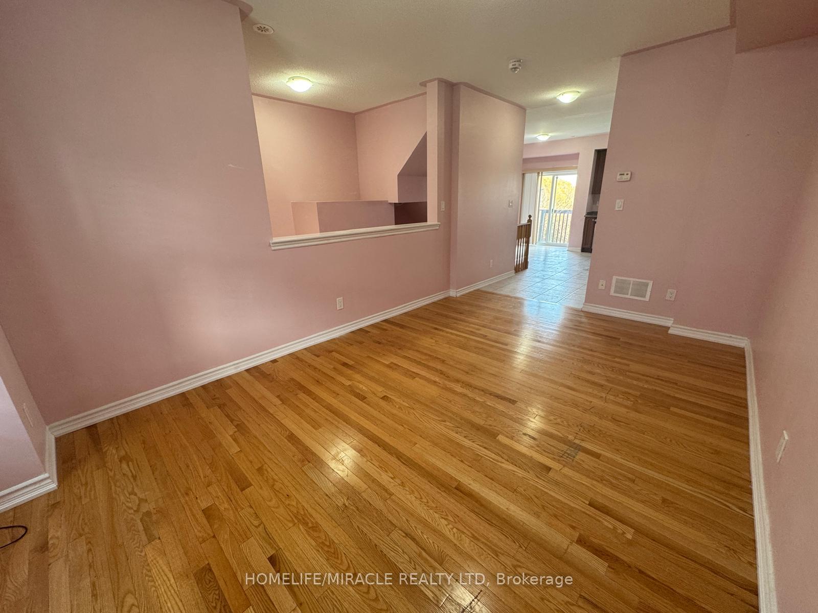Photo 4 of Unit 88, 88 Aspen Hills Road, Brampton, Credit Valley — HOMEH