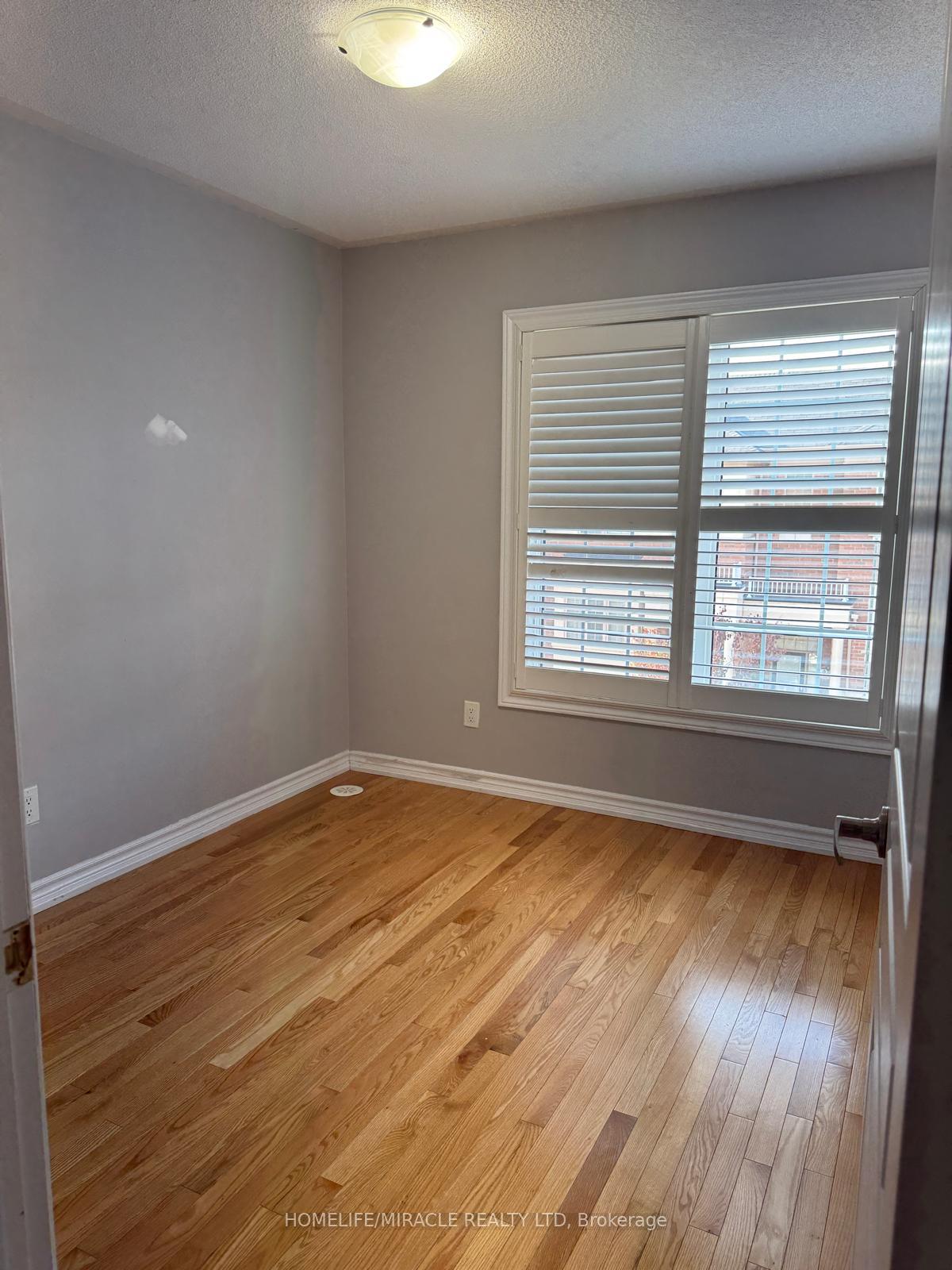Photo 8 of Unit 88, 88 Aspen Hills Road, Brampton, Credit Valley — HOMEH