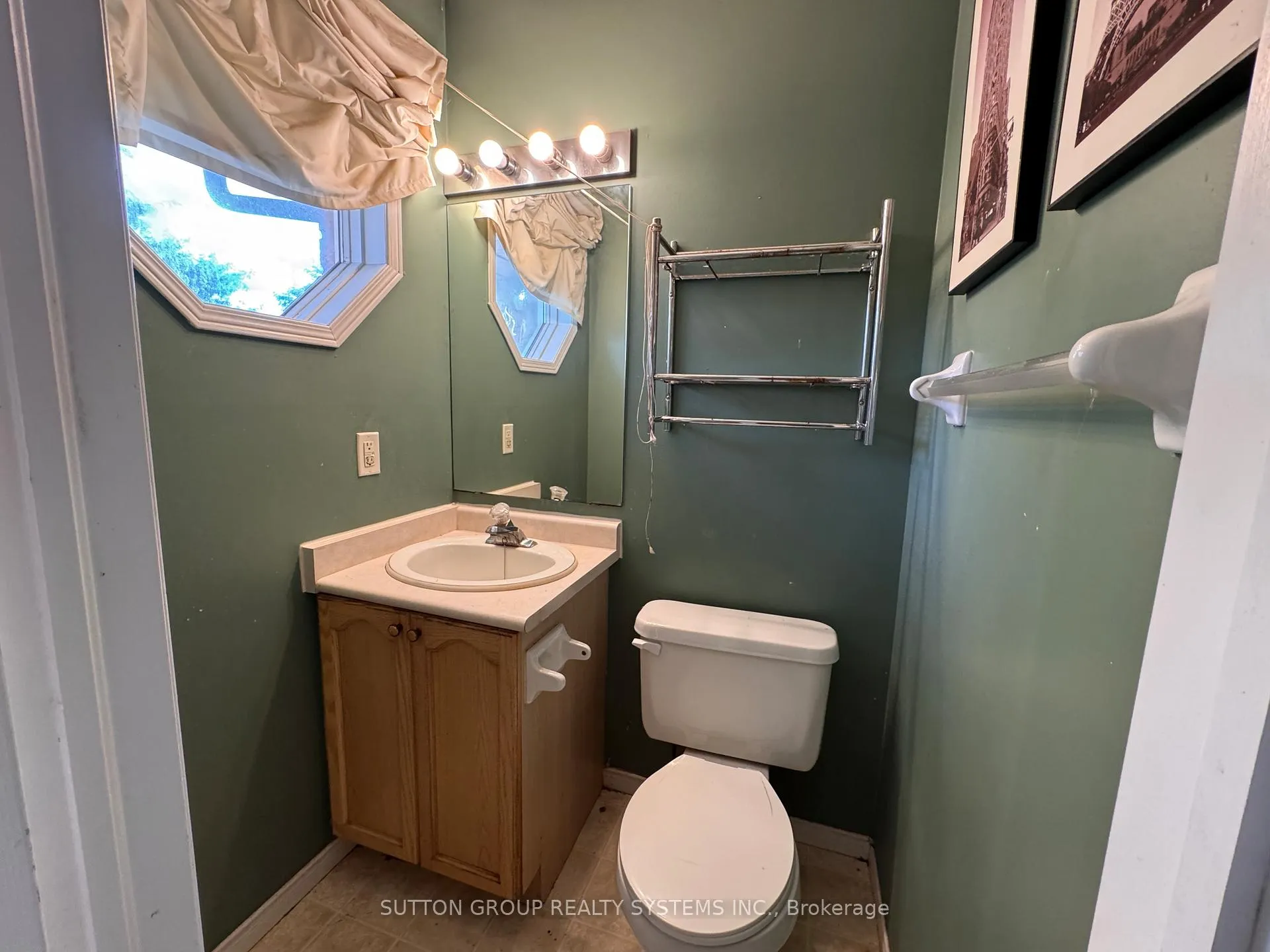 Photo 4 of 53 Hersey Crescent, Barrie, 400 West — HOMEH