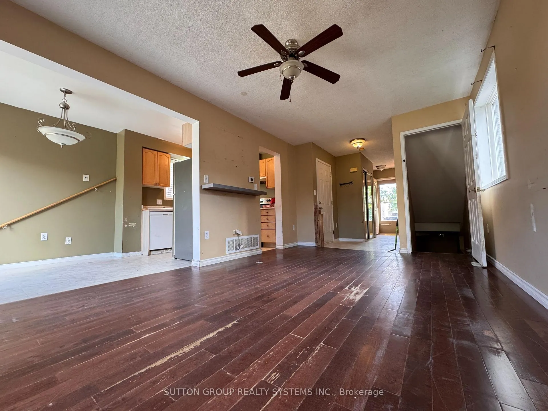 Photo 6 of 53 Hersey Crescent, Barrie, 400 West — HOMEH