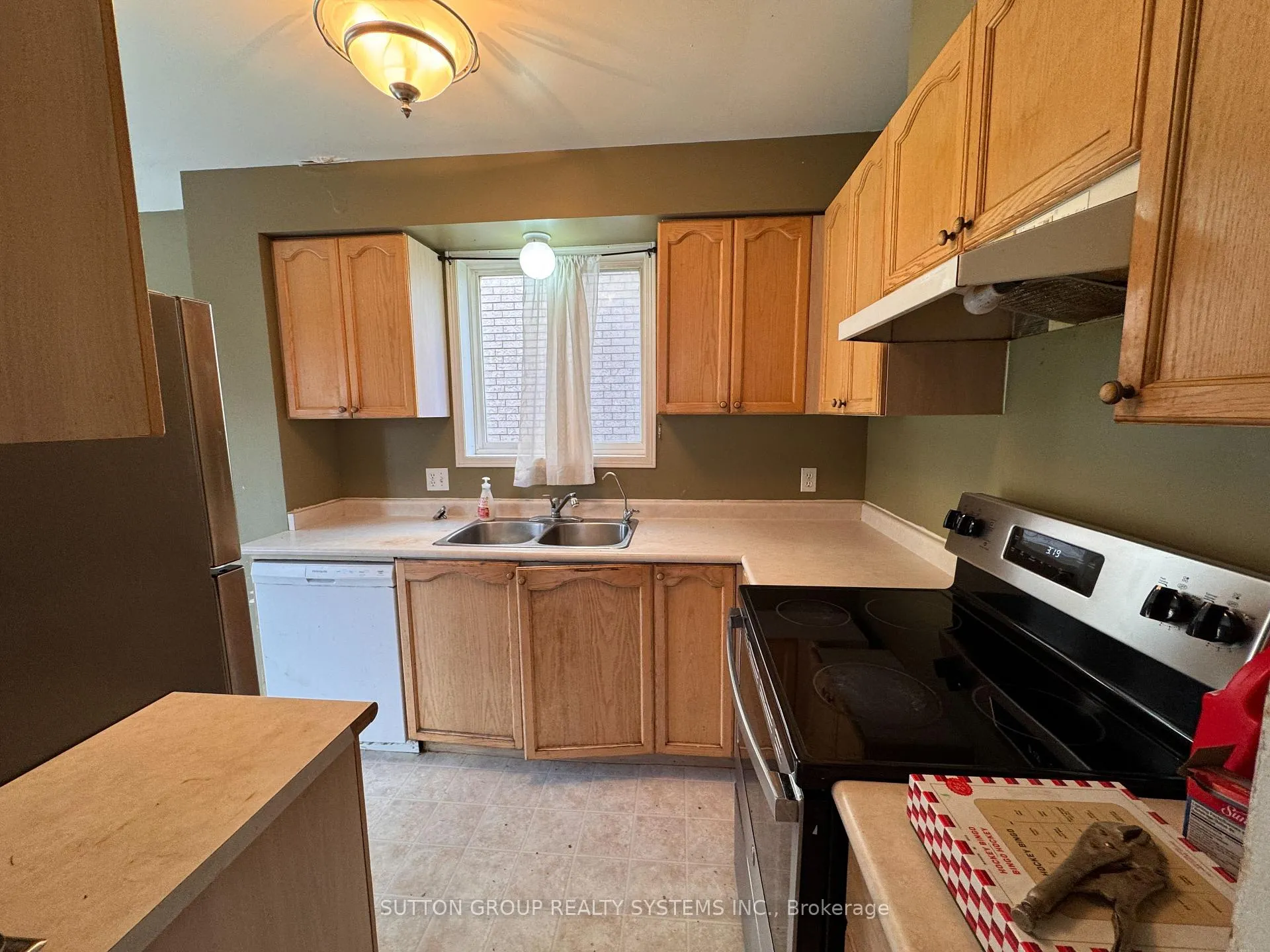 Photo 7 of 53 Hersey Crescent, Barrie, 400 West — HOMEH